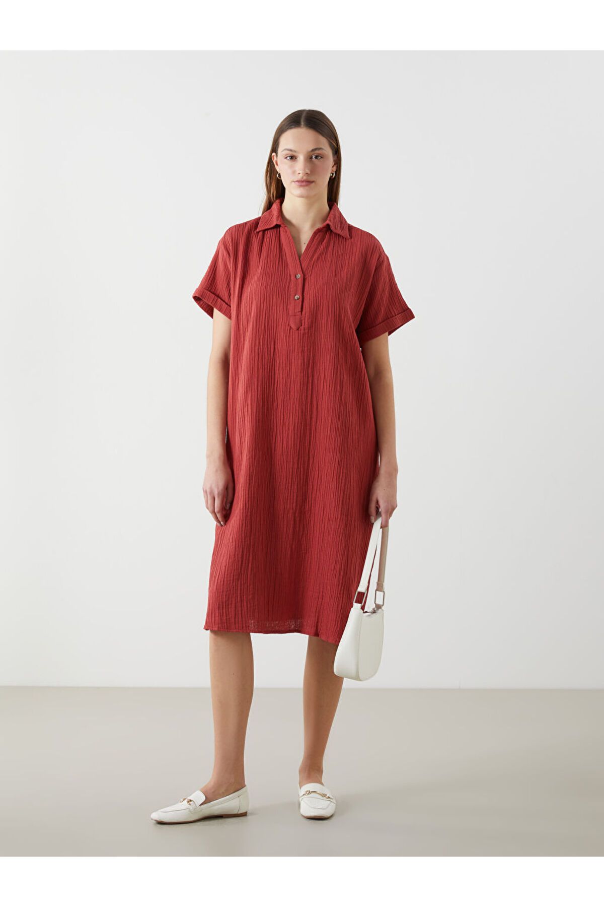 LC Waikiki Classic Bej Gömlek Yaka Dokulu Oversize Kadın Elbise