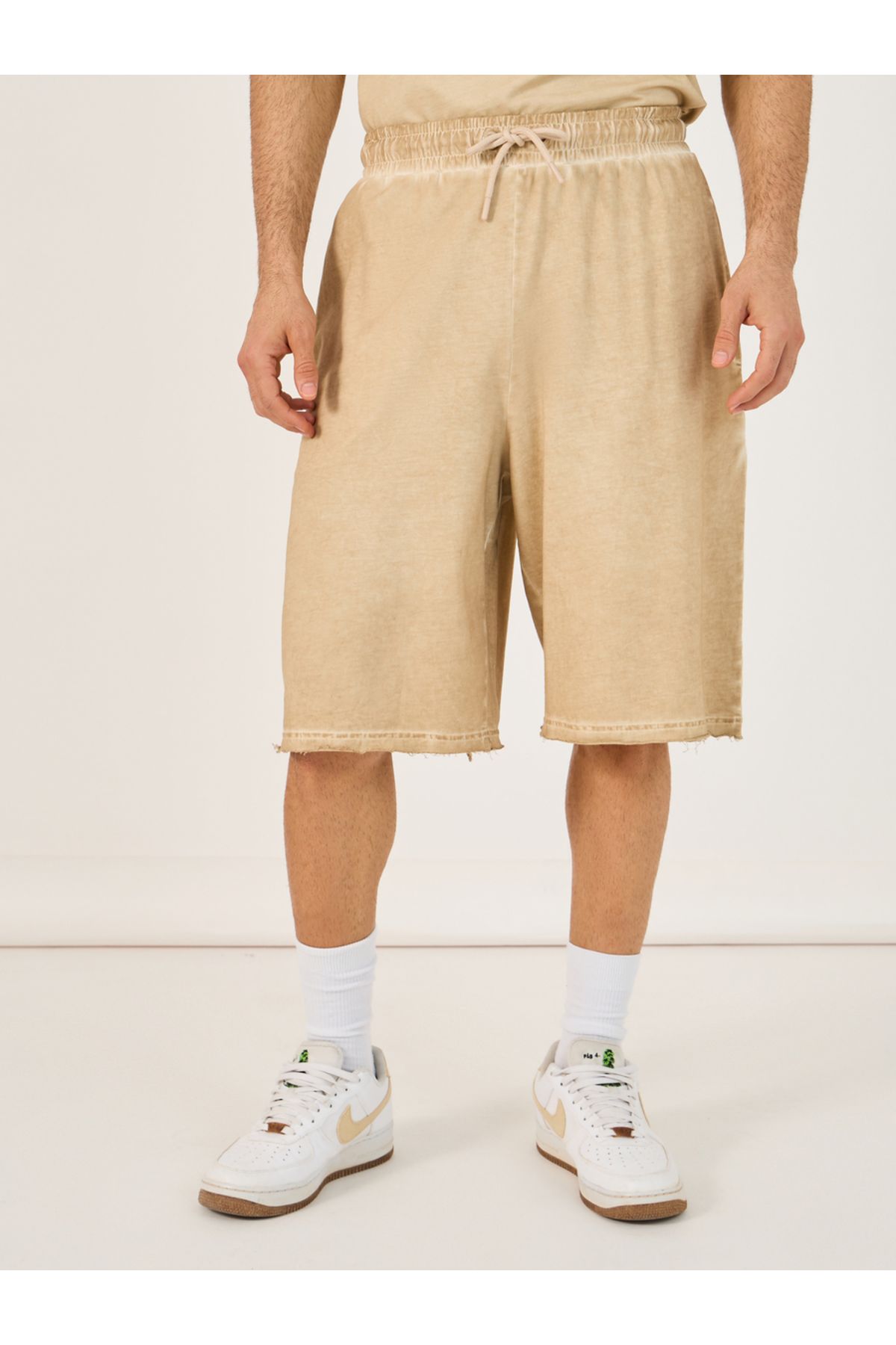 Styli-Heavy Terry Acid Washed T-Shirt and Raw Hem Detail Short Co-Ords 4