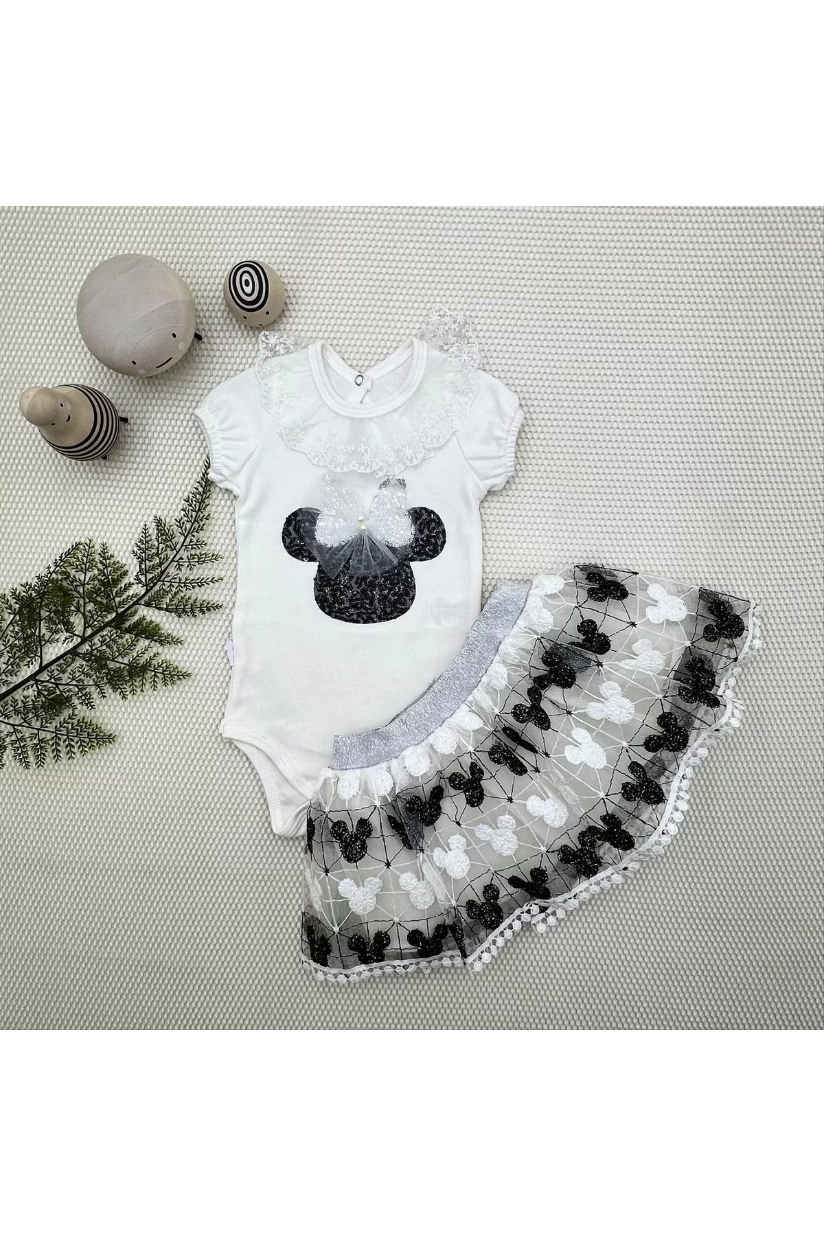 karadağsb 1-2-3 Yaş Payetli Mickey Nakışlı Kısa Kollu Brode Etekli 2Li Kız Bebek Takımı