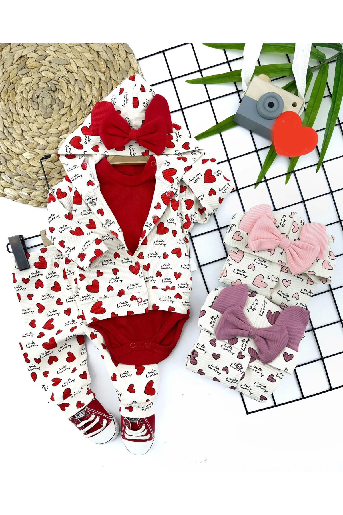 velmorafashion 3-6-9-12 Ay Kulak Fiyonklu Kapşonlu Kalp Baskılı 3lü Kız Bebek Takımı Kırmızı