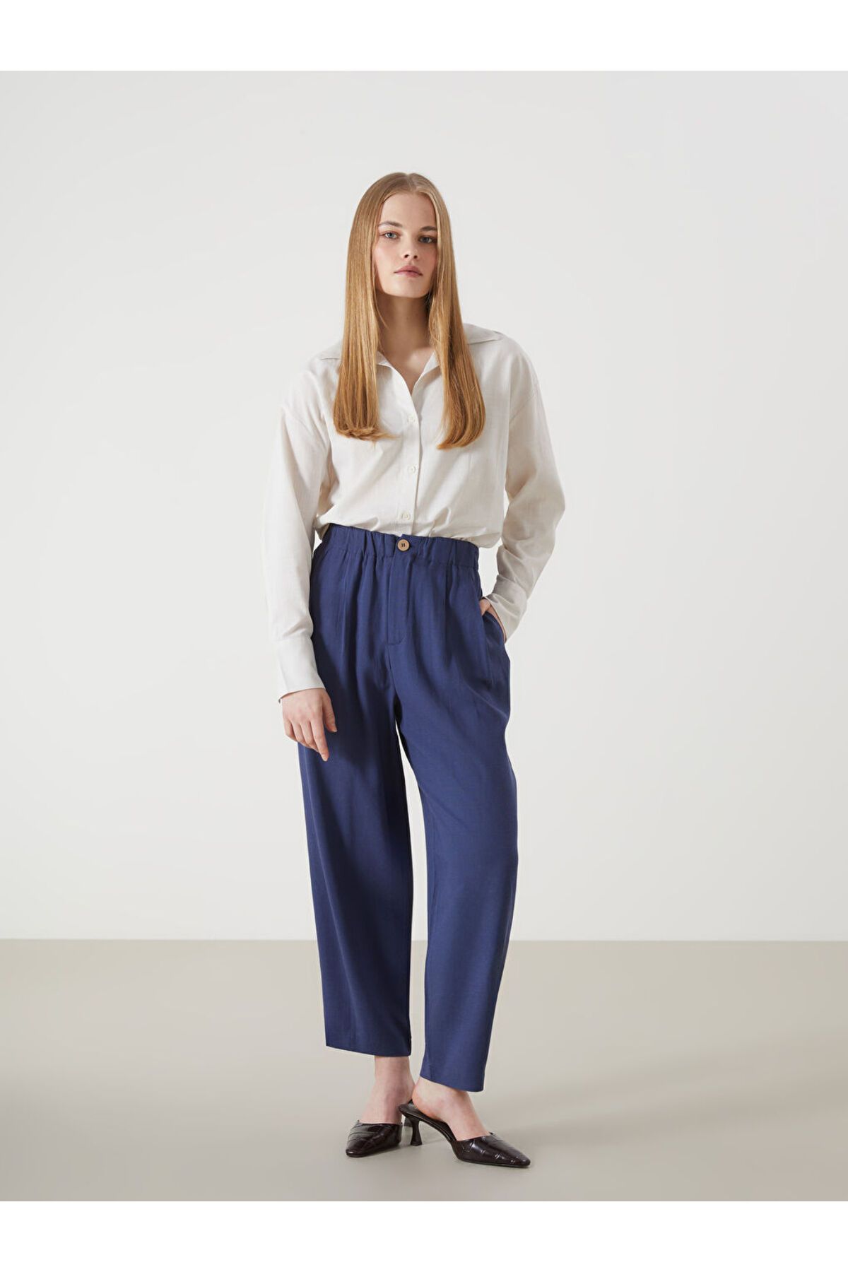 LC Waikiki LCW ECO Indigo Beli Lastikli Düz Keten Karışımlı Kadın Pantolon S5GV26Z8NVY25