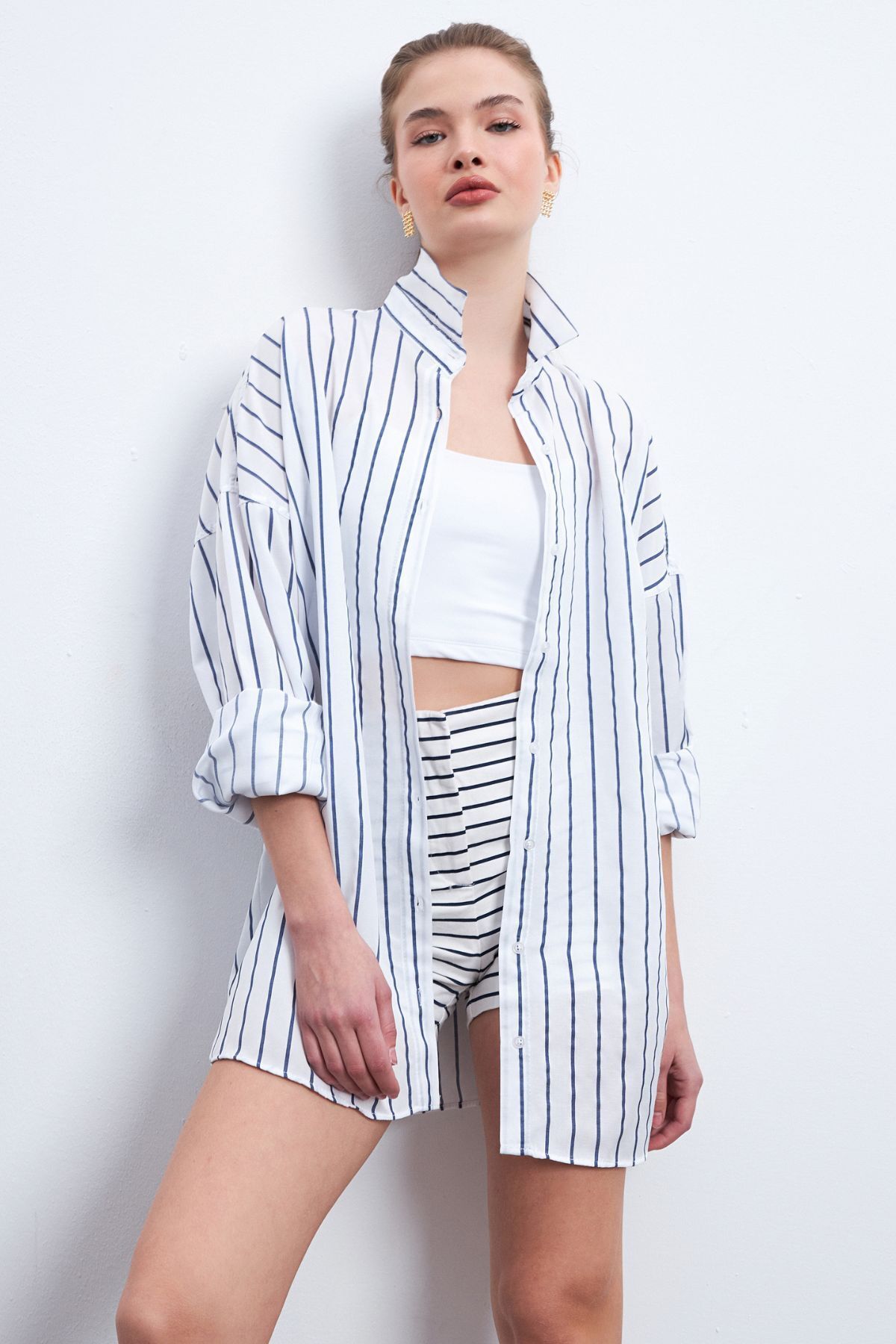 Trendseninle-Women's Blue Oversize Vertical Striped White Shirt 1