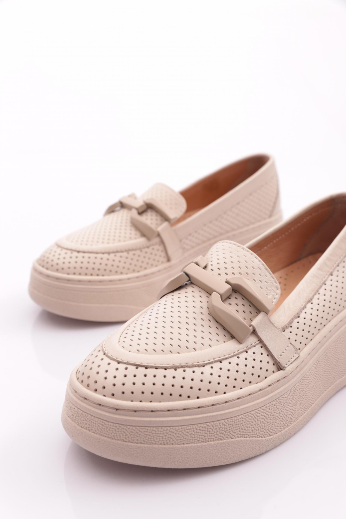 DGN-Women's Metal Buckle Loafer Shoes Ecru 5912678 4
