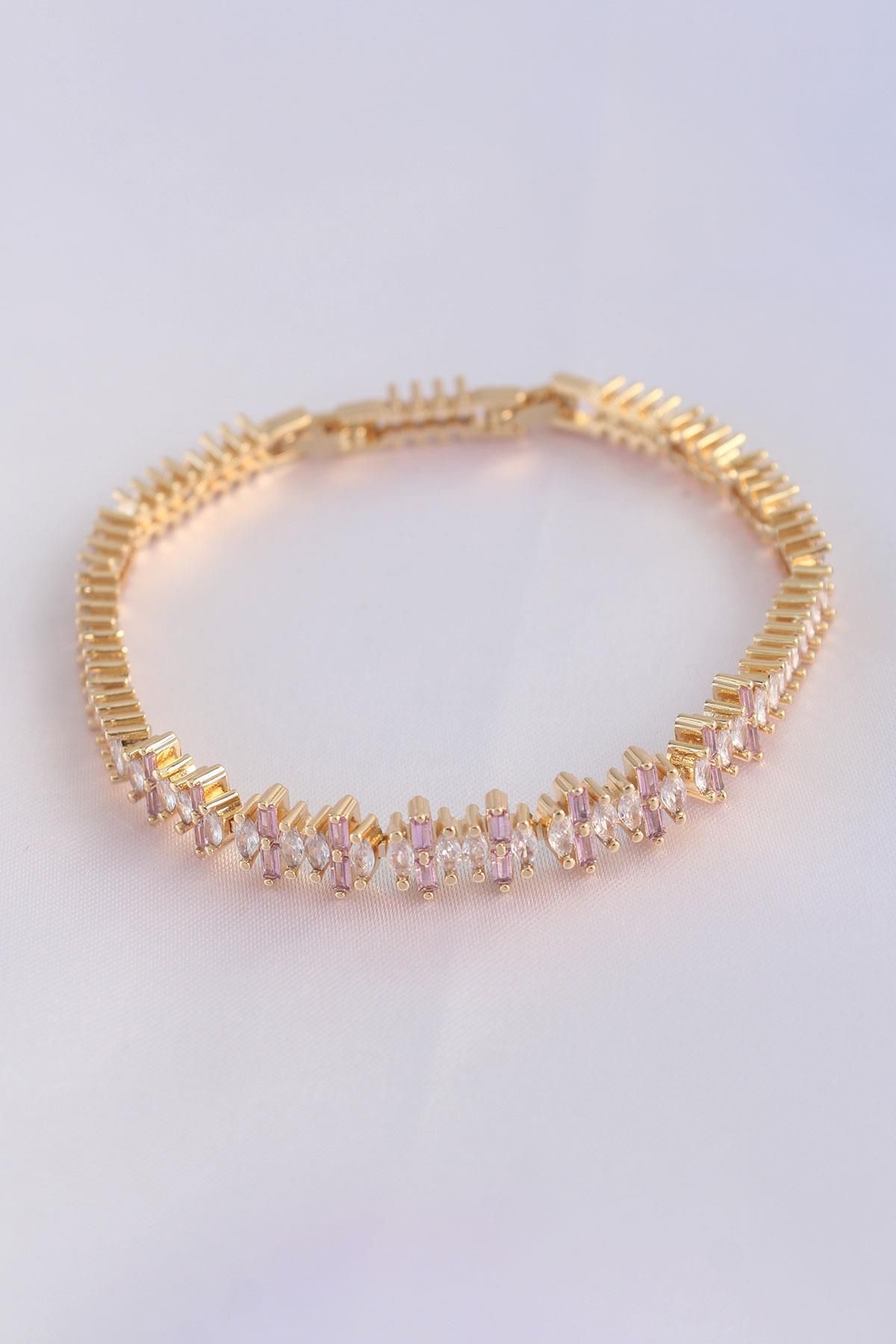 Celira Vip Seri Pirinç Pembe Zirkon Taşlı Gold Renk Baget Model Bileklik