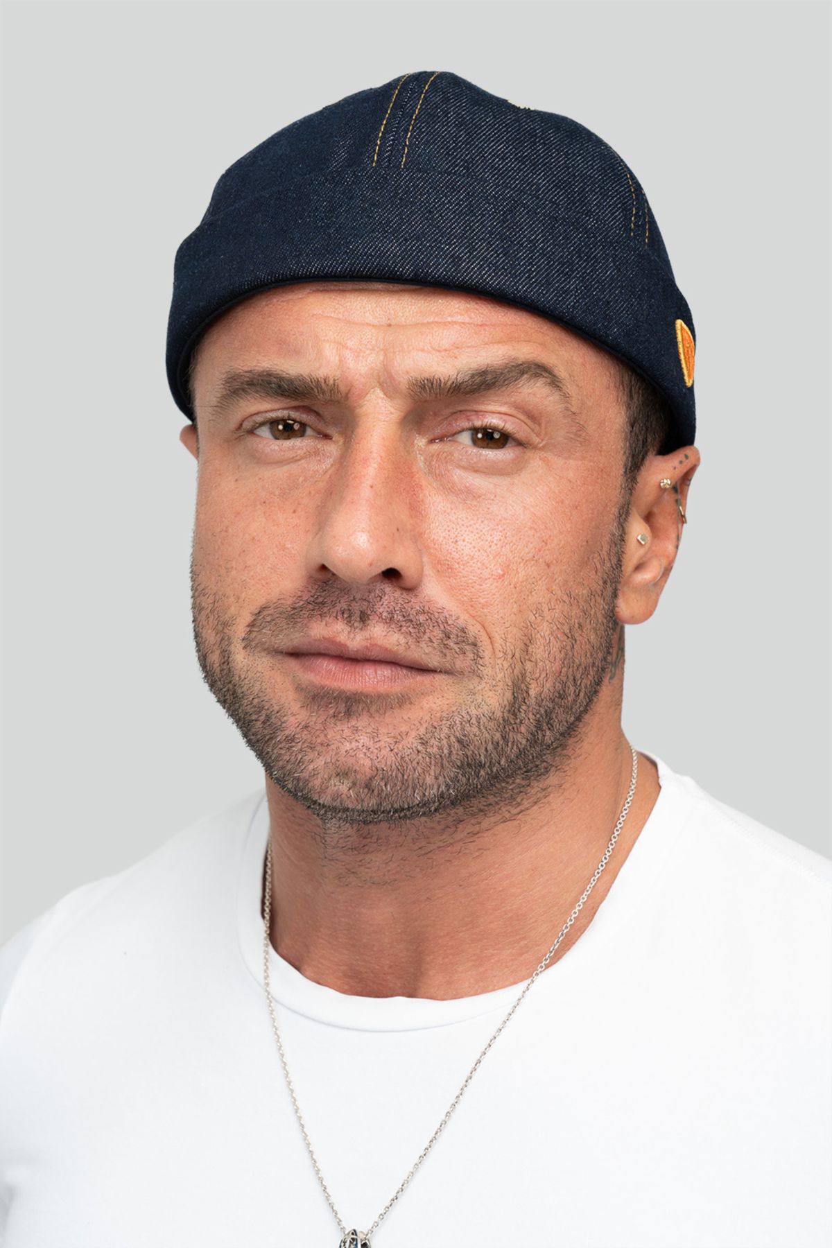 Rust&Rich-Women Men Denim Hat Urban Collection Hands Off Docker 2