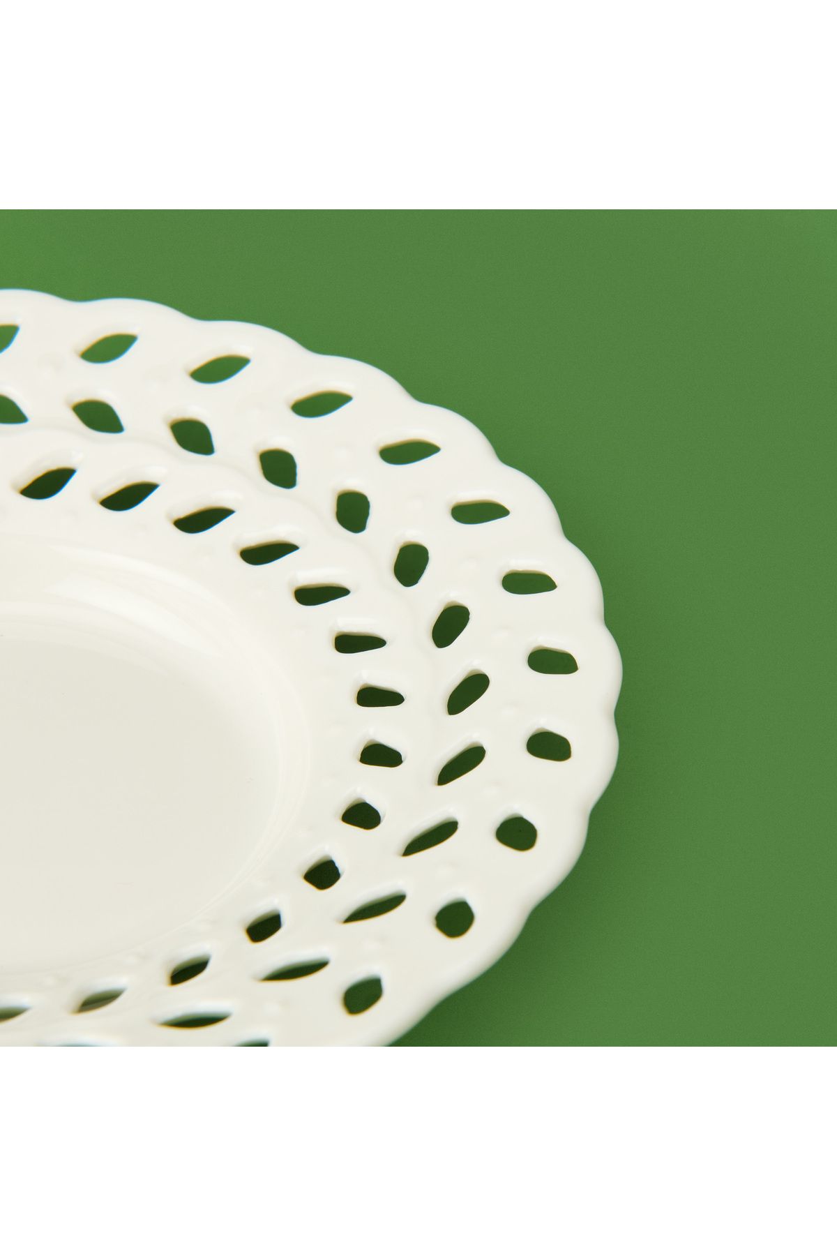 Paçi-Porcelain White Tea Plate with Leaf Lace Motif 3