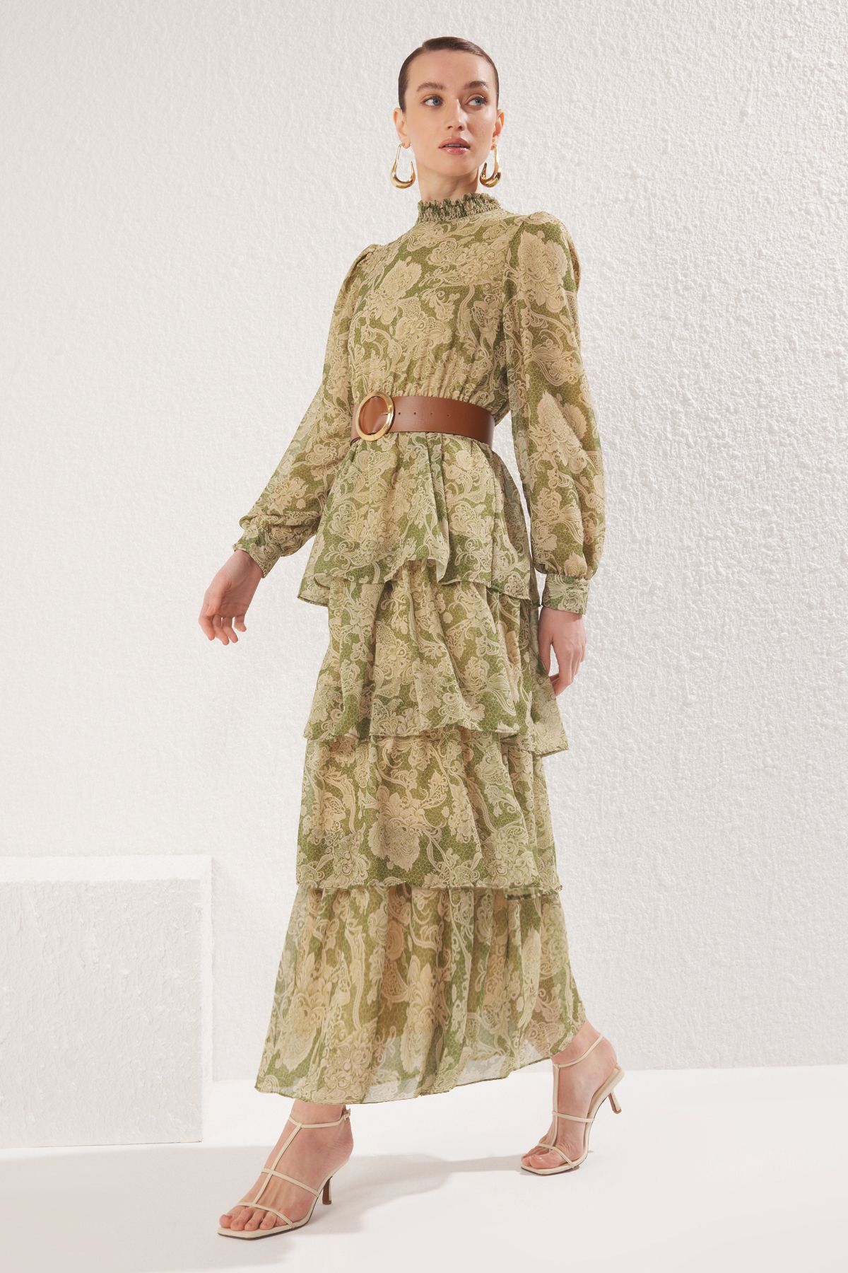 Trendyol Modest Zielona sukienka z kołnierzykiem typu stójka, nadrukiem, paskiem, podszewką, szyfonową tkaniną Tctss25Eb00062