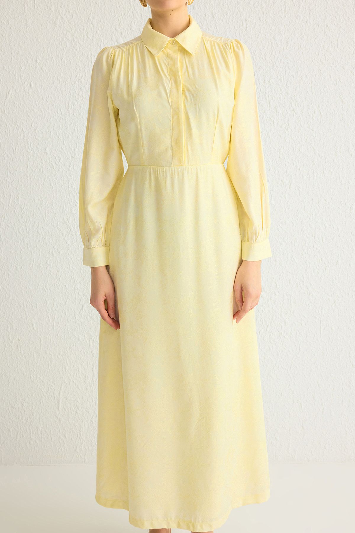 Trendyol Modest-فستان منسوج بياقة قميص من قماش الجاكار باللون الأصفر الفاتح TCTSS25EB00009 3