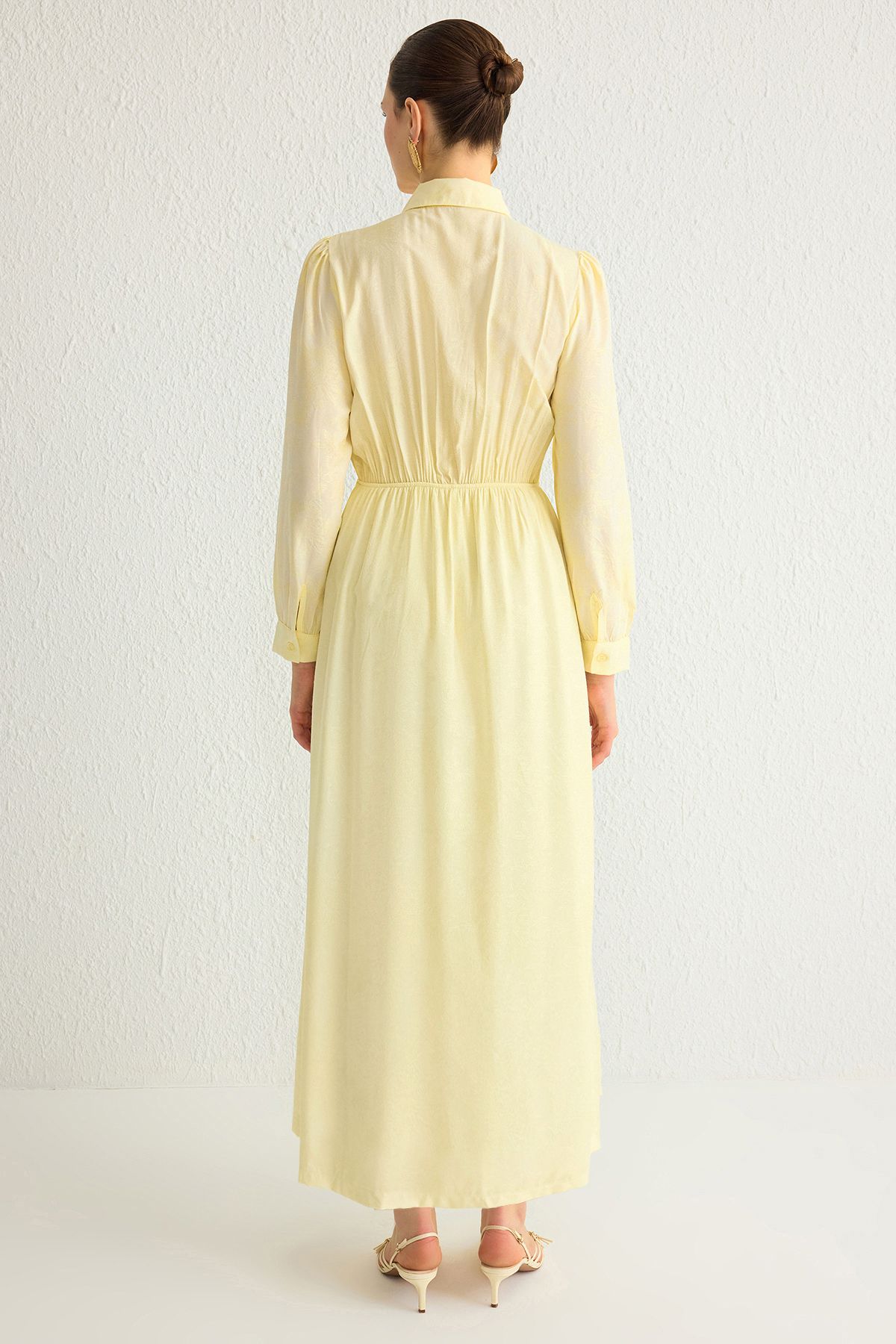 Trendyol Modest-فستان منسوج بياقة قميص من قماش الجاكار باللون الأصفر الفاتح TCTSS25EB00009 5