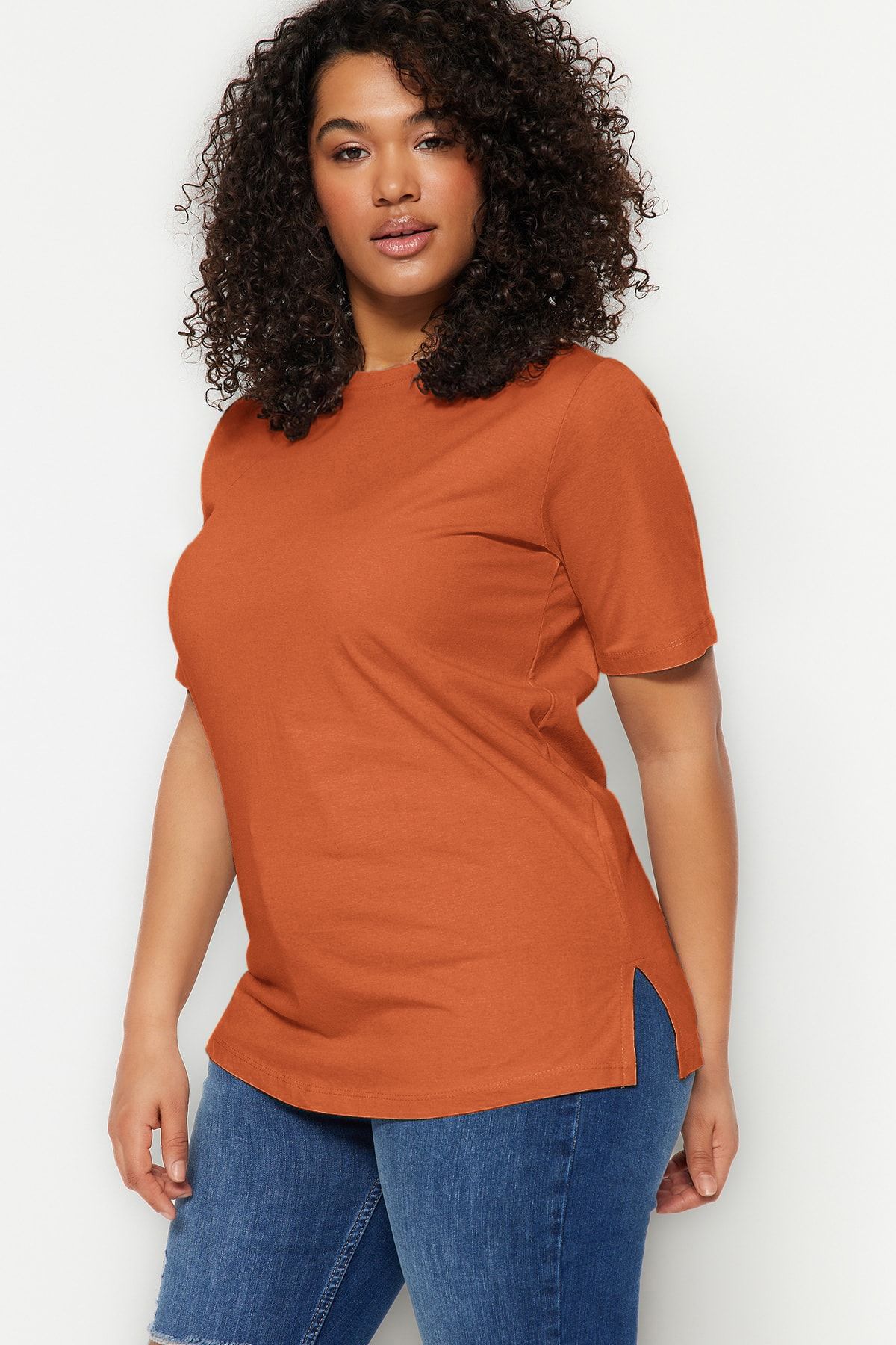 Trendyol Curve T-shirt Typu Boyfriend W Kolorze Bordowym Z Okrągłym Dekoltem - 100% Bawełny, Rozcięcie Tbbss22bf0031 Kobieta - 3XL