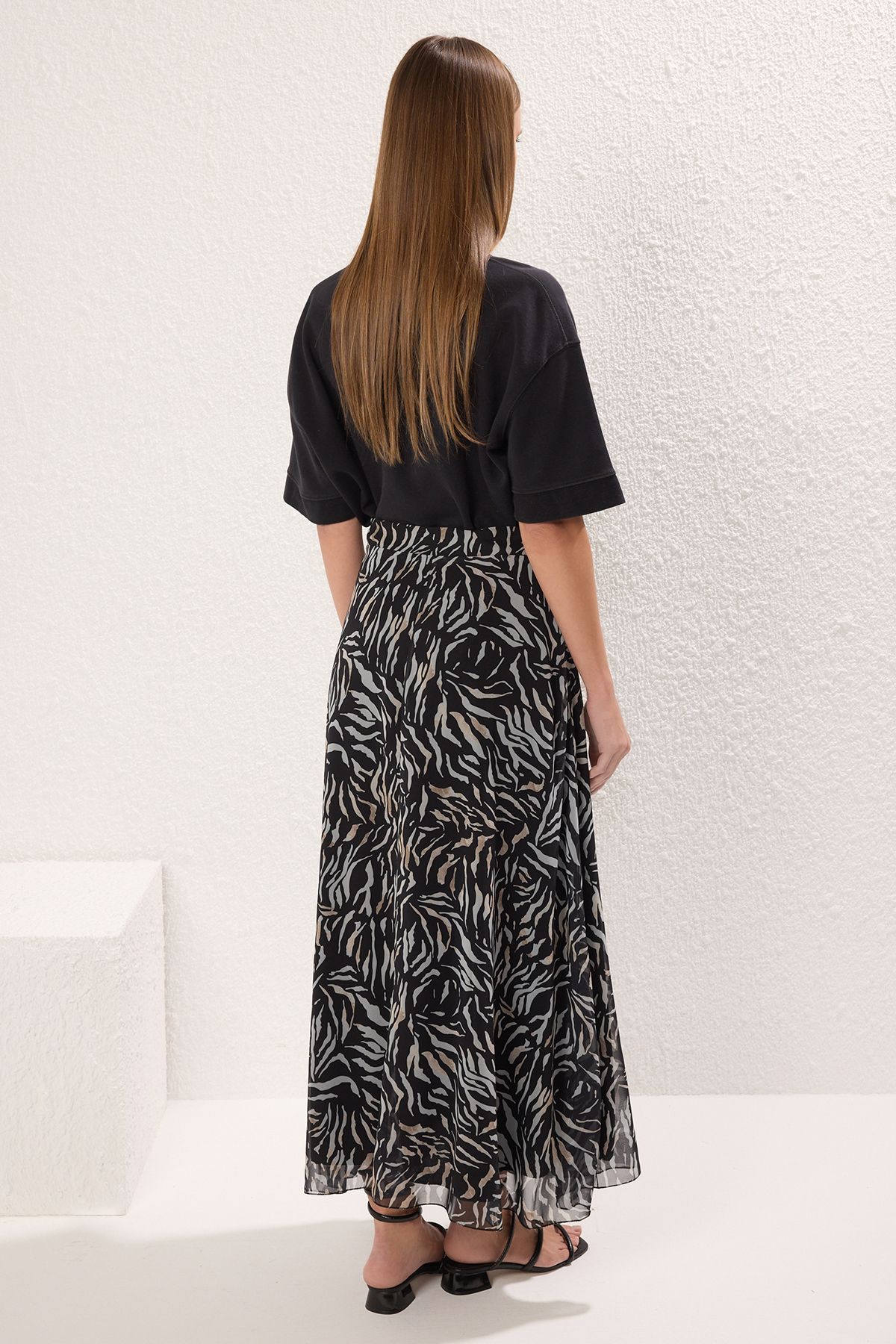 Trendyol Modest-Černá volánová detailní tkaná sukně TCTAW25EE00002 4