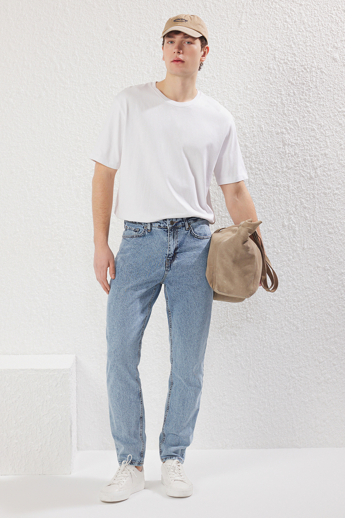 Trendyol Collection-Blaue Jeans-Jeans mit ätherischer Passform TMNAW23JE00104 2