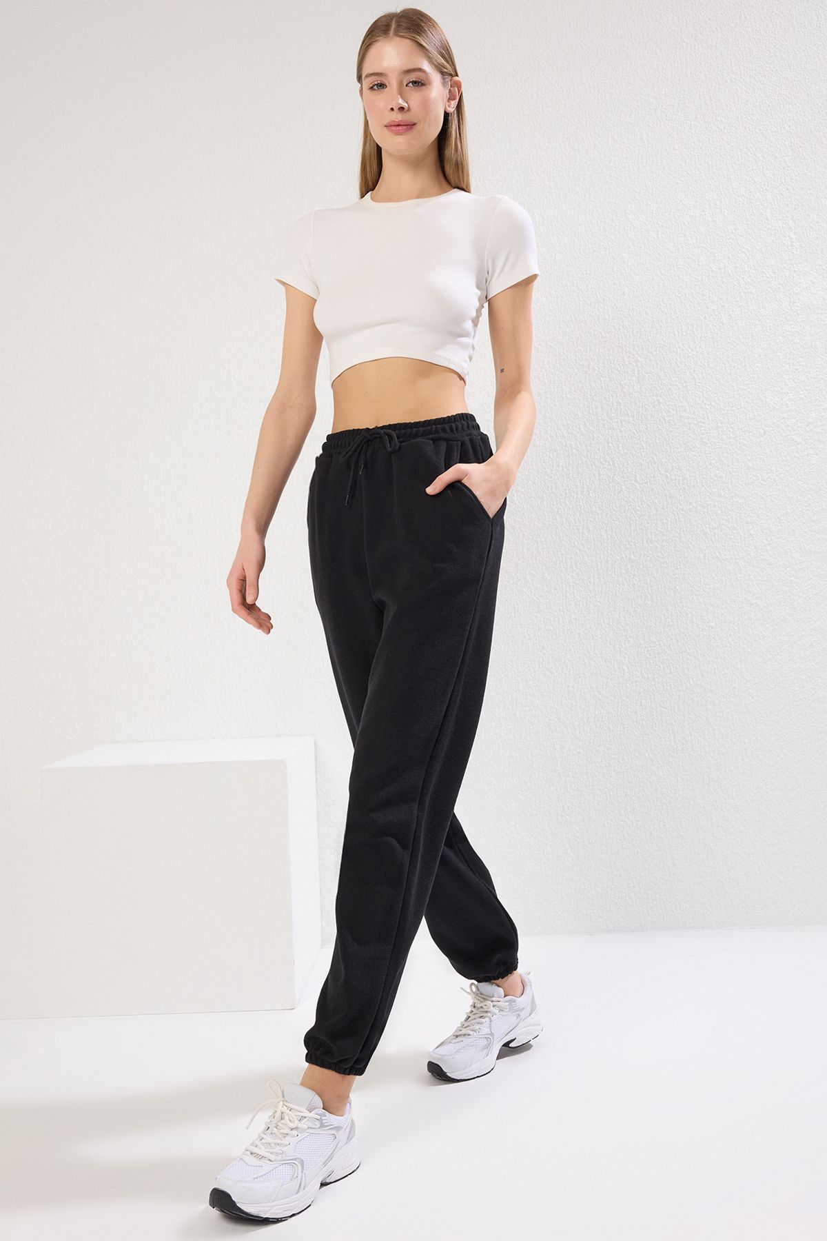 Trendyol Collection Czarne, Wygodne, Kieszonkowe, Dzianinowe Spodnie Dresowe Thessaloniki Kobieta - L