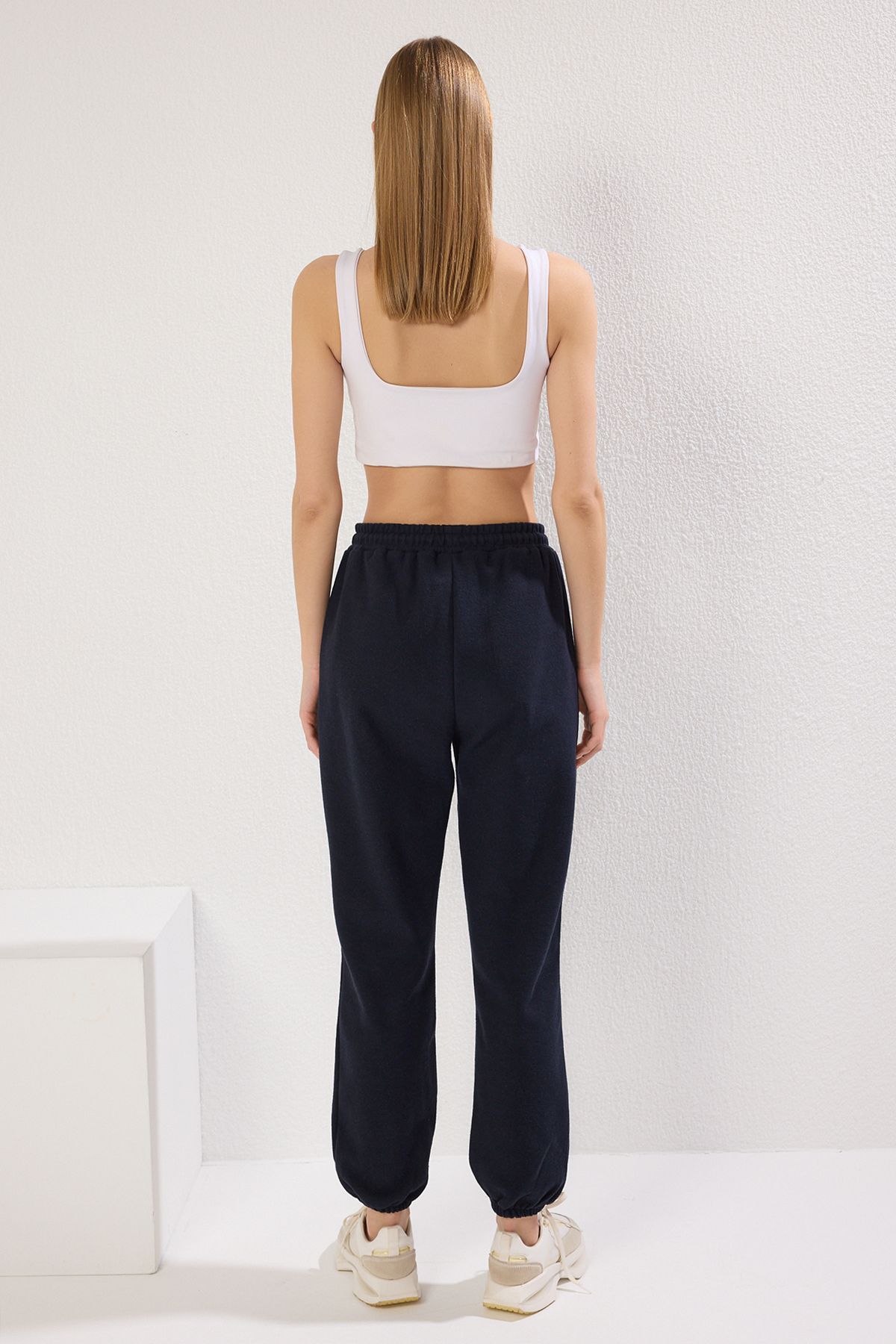 Trendyol Collection-Dark Navy Thessaloniki Pohodlný střih Kapesní pletené sportovní tepláky TWOAW21EA0168 4