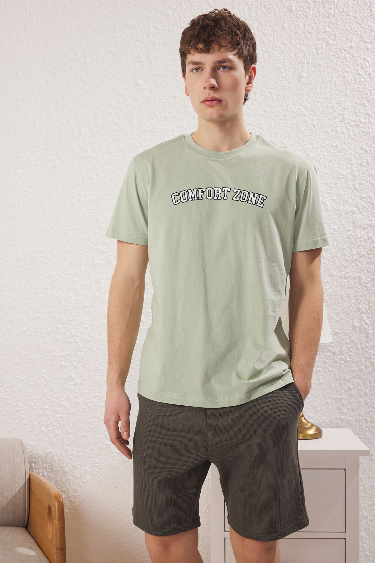 Trendyol Collection-Khaki Regular Fit Slogan Printed Dzianinowa piżama Set z teksturowanymi spodenkami Tmnss25Pt00023 2