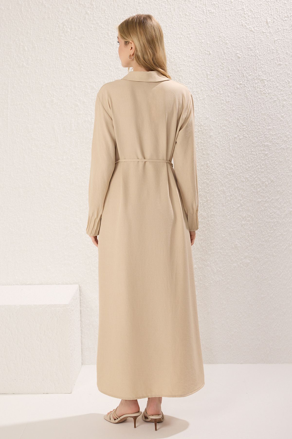 Trendyol Modest-Beigefarbenes, gewebtes Kleid im Leinen-Look TCTSS25EB00093 4