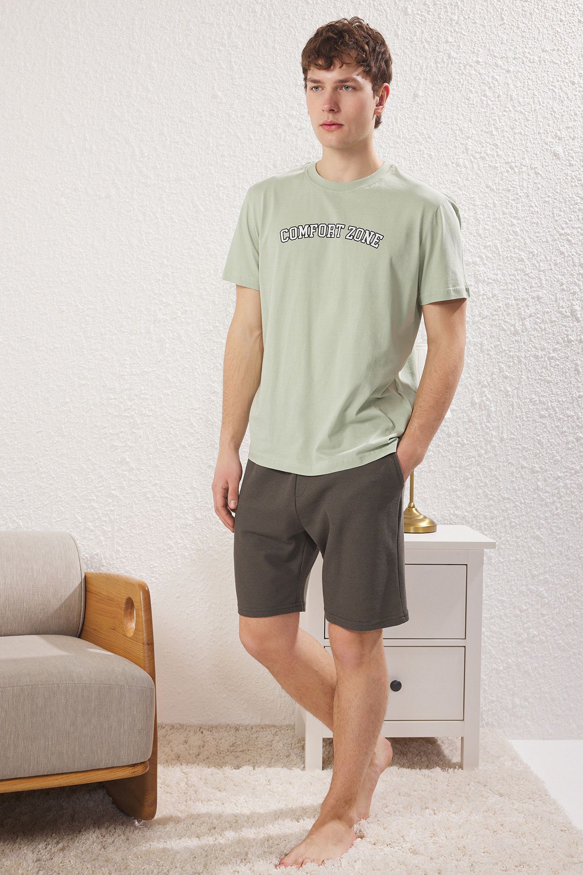 Trendyol Collection-Khaki Regular Fit Slogan Printed Dzianinowa piżama Set z teksturowanymi spodenkami Tmnss25Pt00023 1