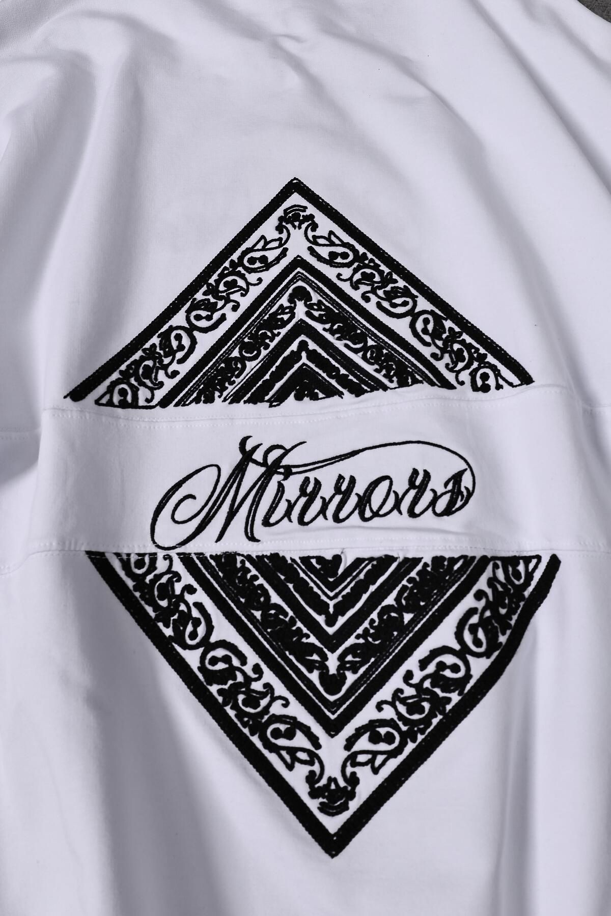 Slatra-Men's White Mirrors Streamline Embroidered Oversize Tshirt 4