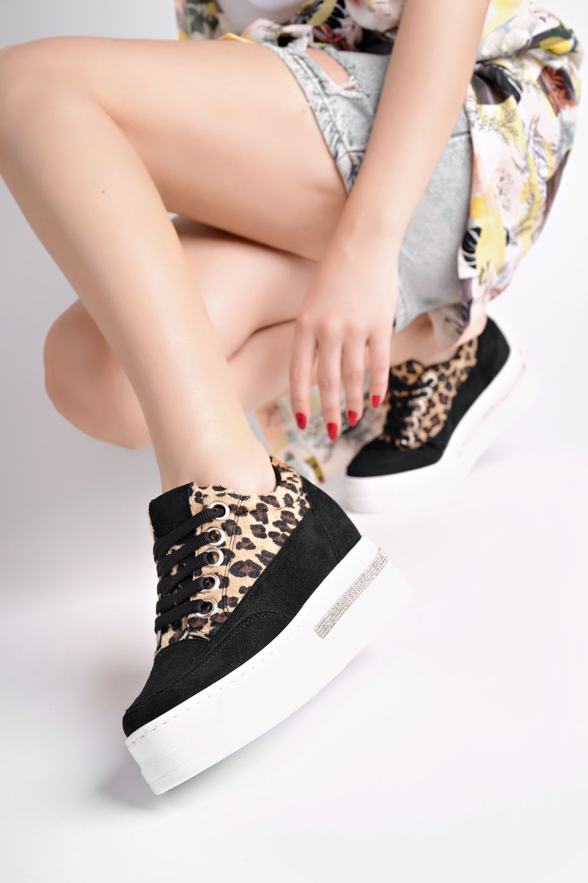 meyra'nın ayakkabıları-Women's Black Leopard Lace-Up Back Stone Thick Sole Sneaker 2