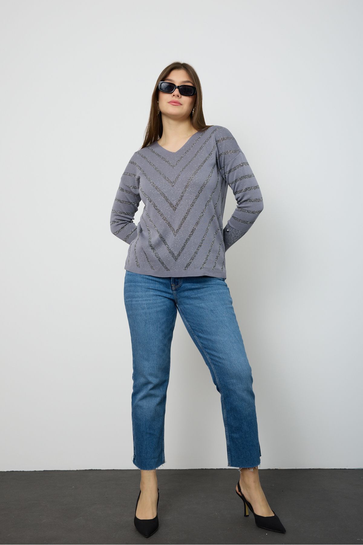 BERNE-Women's Gray Glitter V-Neck Sweater 5