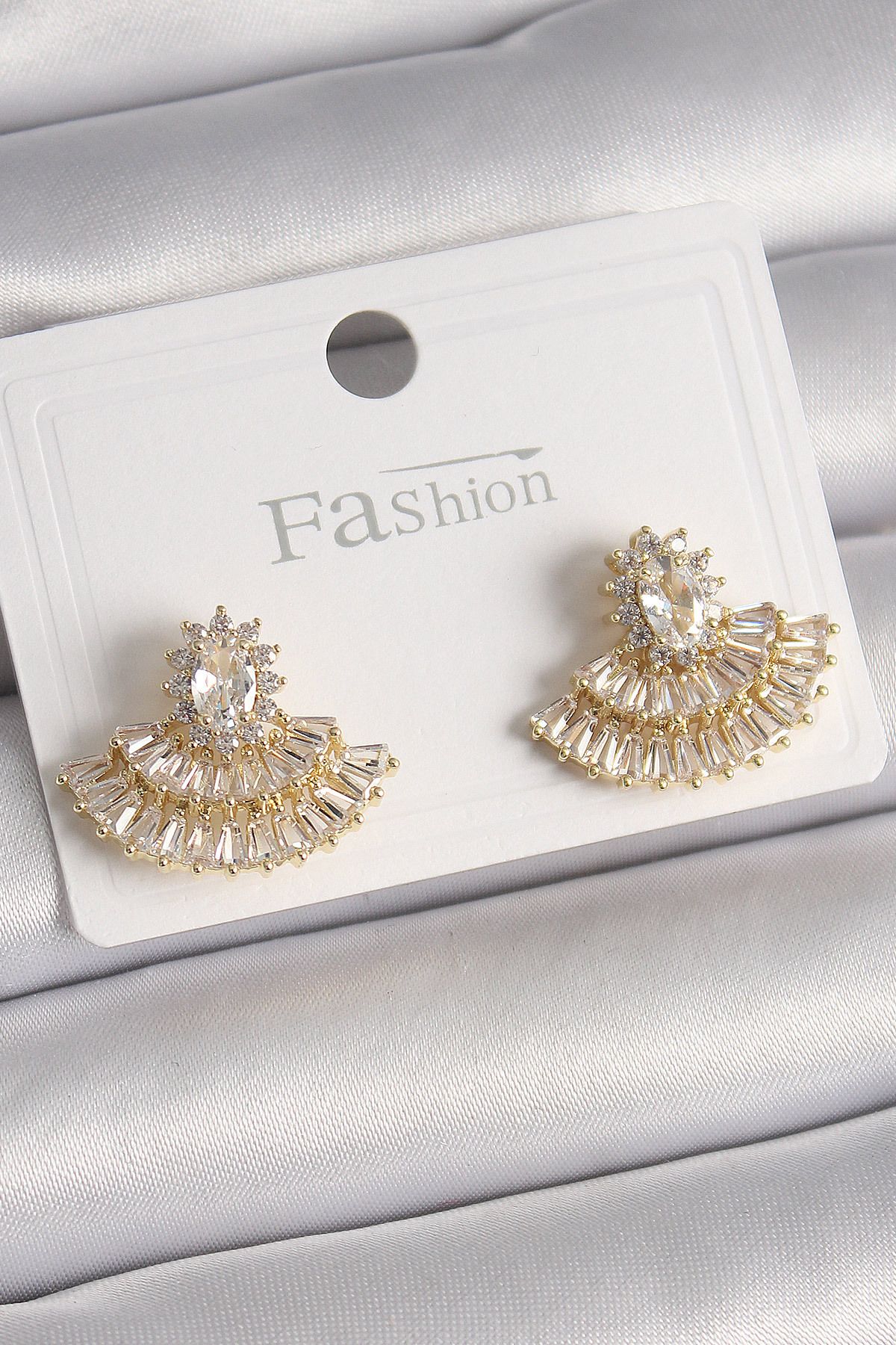BZK ACCESSORİES Pirinç Gold Renk Zirkon Taşlı Yelpaze Model Kadın Küpe