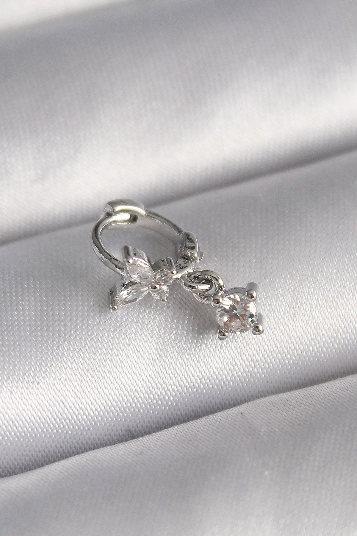 feifei 316l Çelik Gümüş Renk Zirkon Taşlı Kelebek Model Sallantı Detay Tragus Piercing - Lisinya