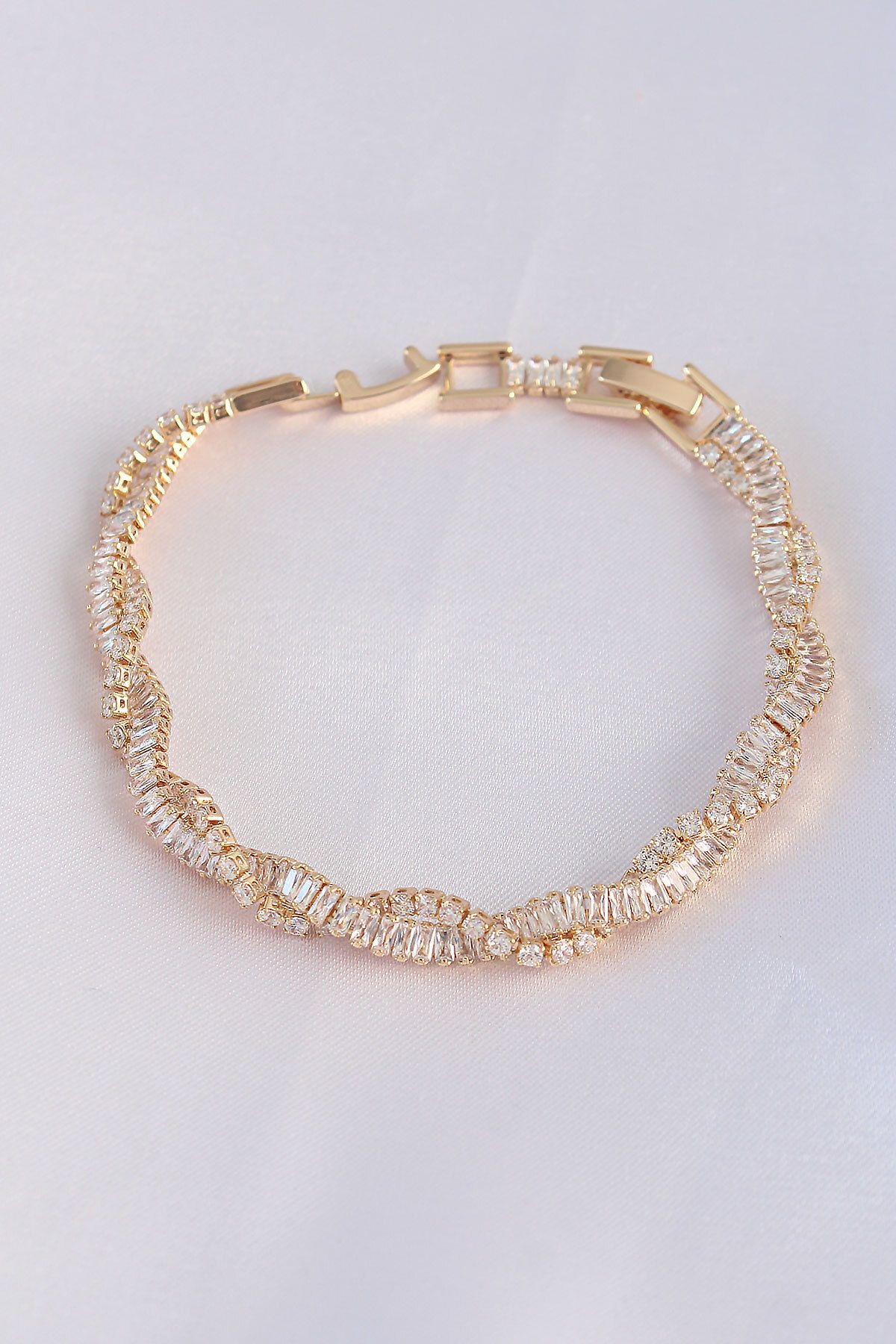 MMB Boutique Vip Seri Pirinç Zirkon Taşlı Gold Renk Sarmal Model Bileklik
