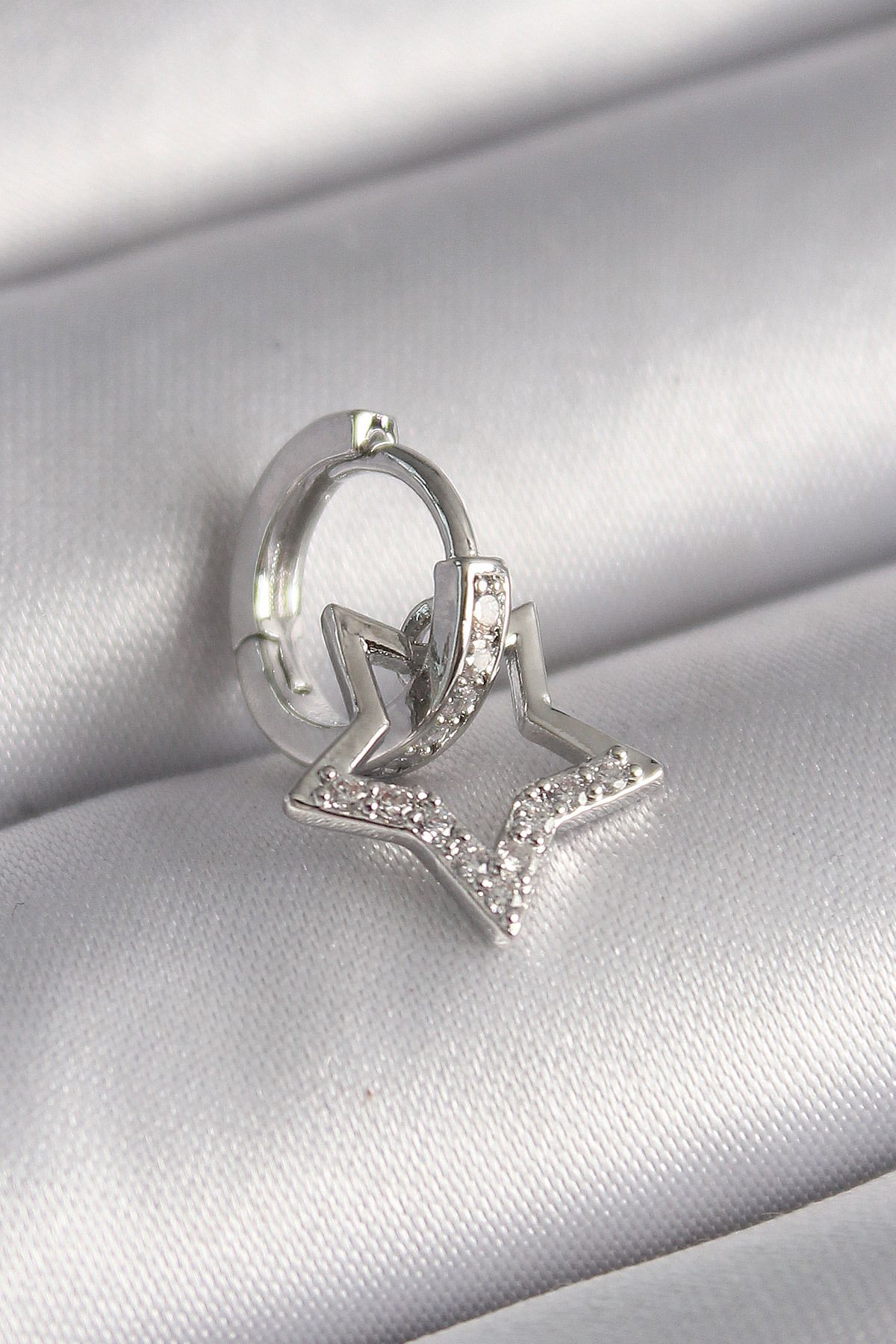 Maristas Çelik Gümüş Renk Zirkon Taşlı Sallantı Yıldız Model Tragus Piercing