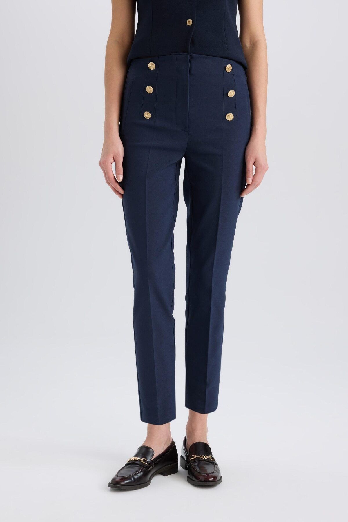 DeFacto-Skinny-Fit-Hose mit hoher Taille und Knopfleiste und geradem Bein E5431AX25SP 5