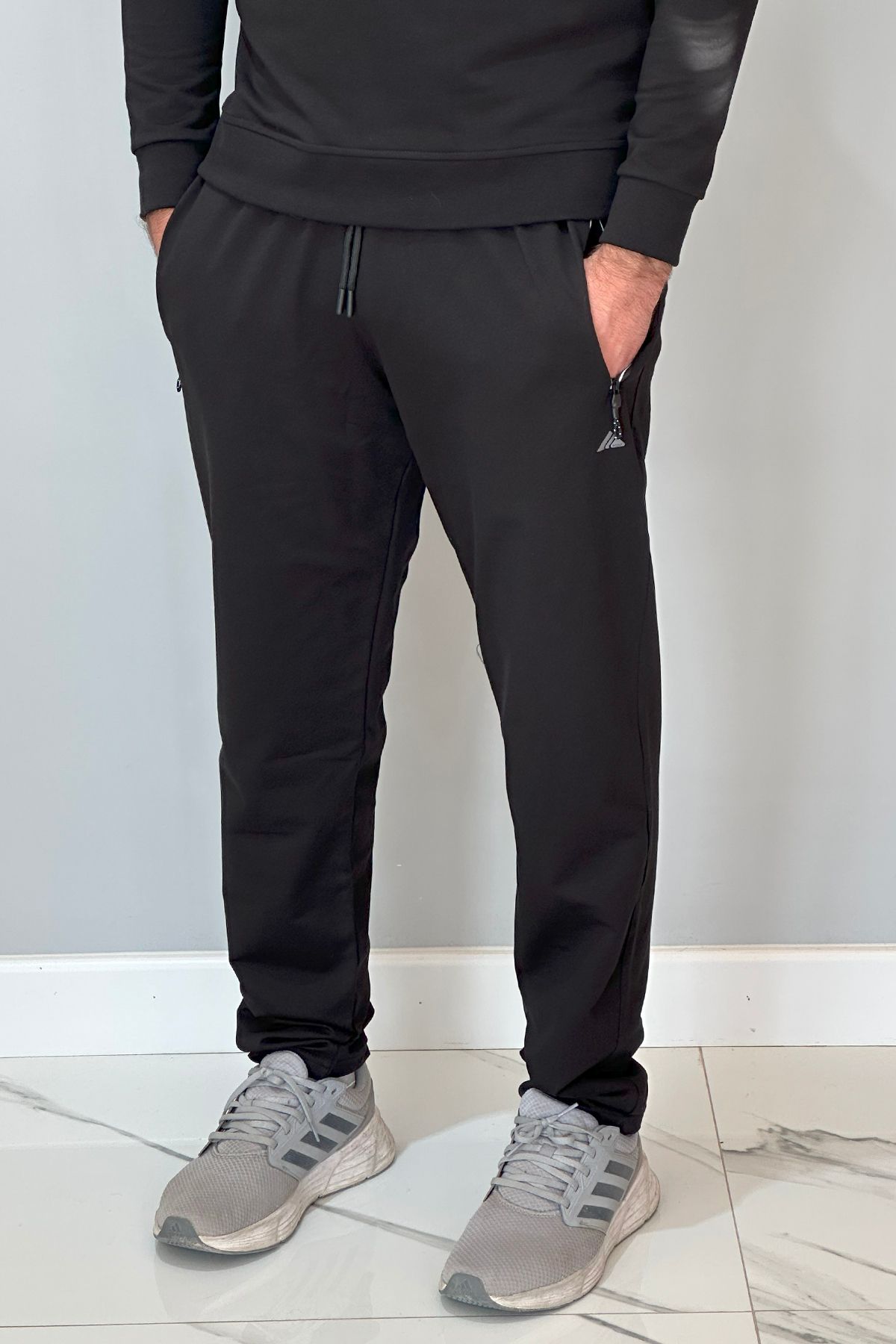 REMSA-Men's Sweatpants 24702 - Straight Waist, Elastic Leg, 3 Pockets, Black 2