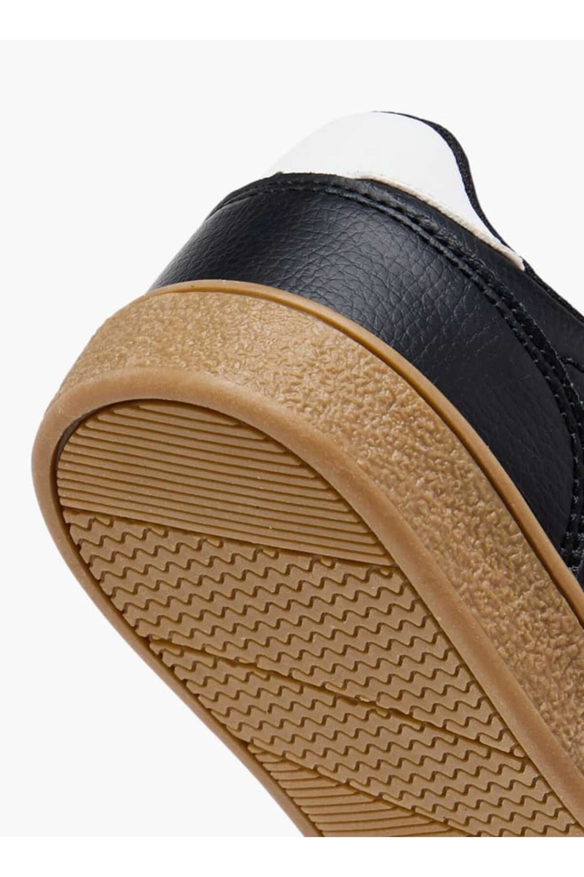 Dash-Logo Detail Sneakers with Hook and Loop Closure 5