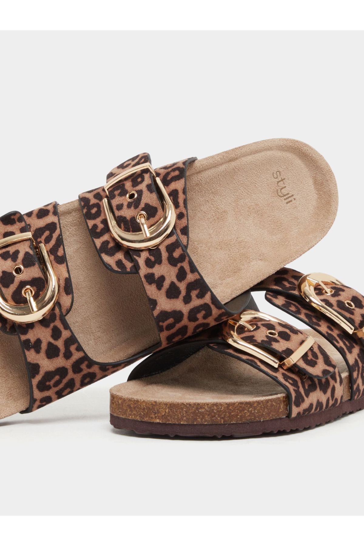 Styli-Leopard Print Buckle Detail Flat Sandals 3