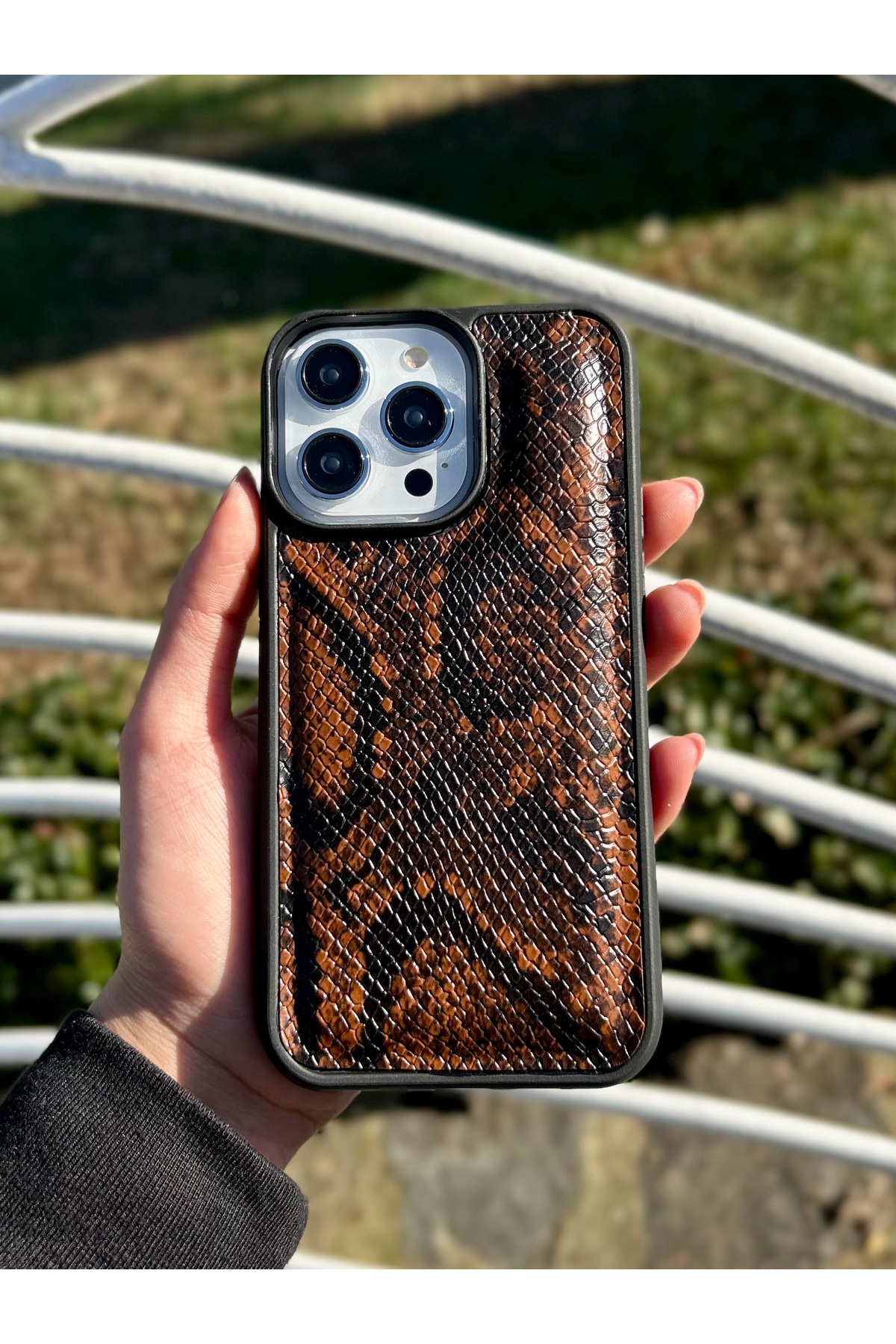 Modriq Modriq İphone 16 Pro Punch Nakışlı Astranot Tasarımlı Premium Kılıf ...
