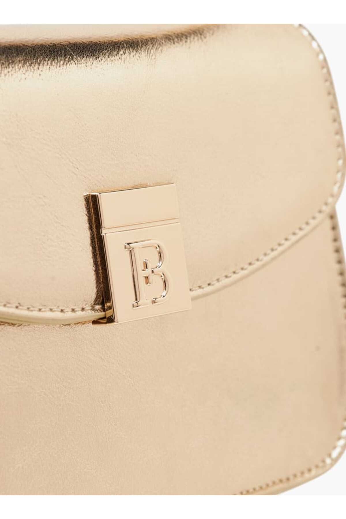 Flora Bella by Shoexpress-Flora Bella Metallic Crossbody Bag with Magnetic Closure and Chain Strap 4
