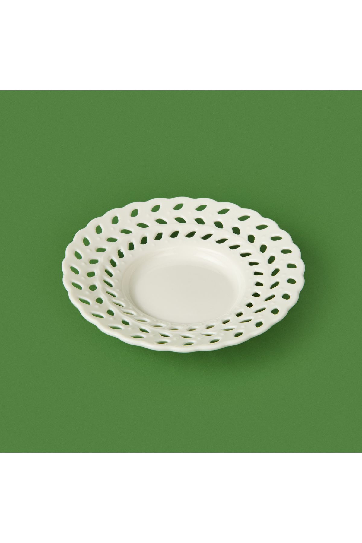 Paçi-Porcelain White Tea Plate with Leaf Lace Motif 1