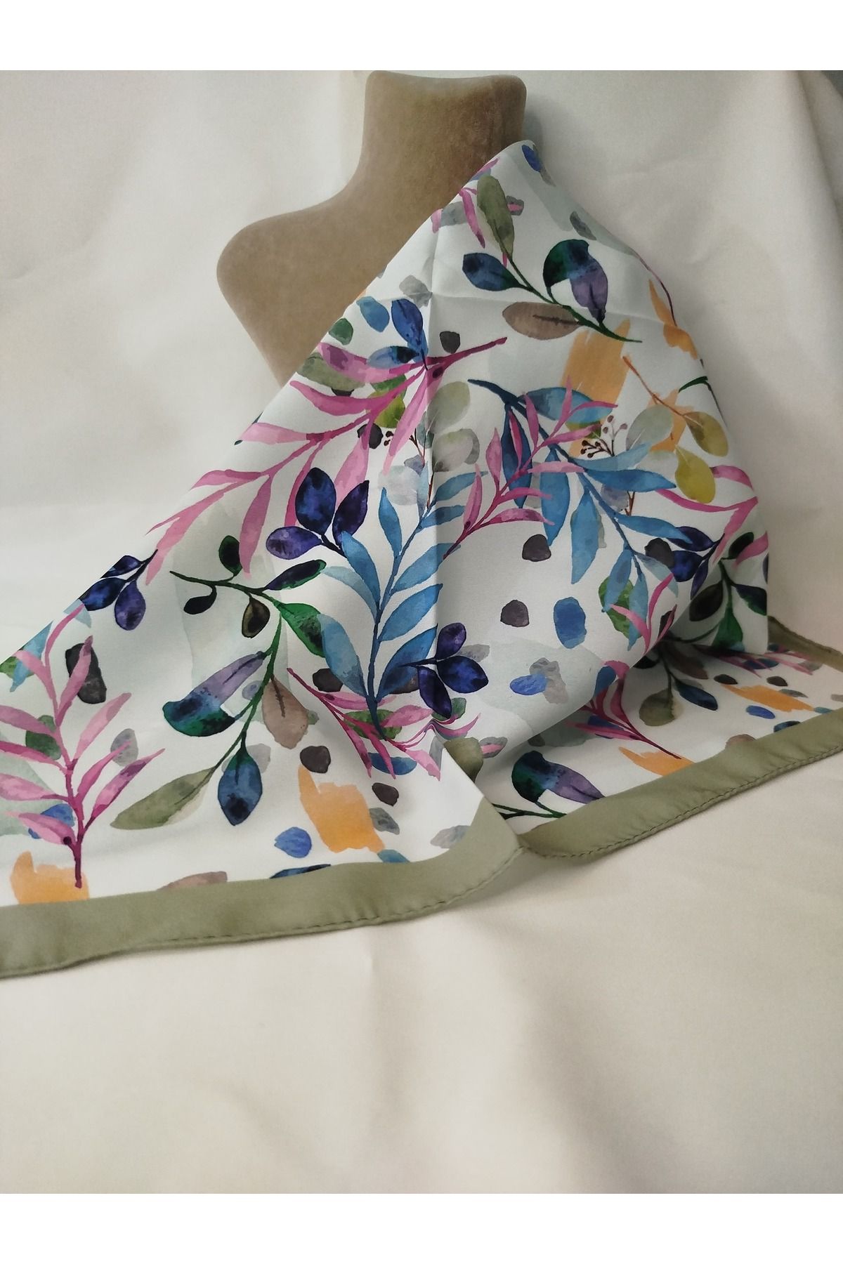 Meys Jewellery 50 x 50 cm Gökkuşağı Çiçek Desen Fular Bandana