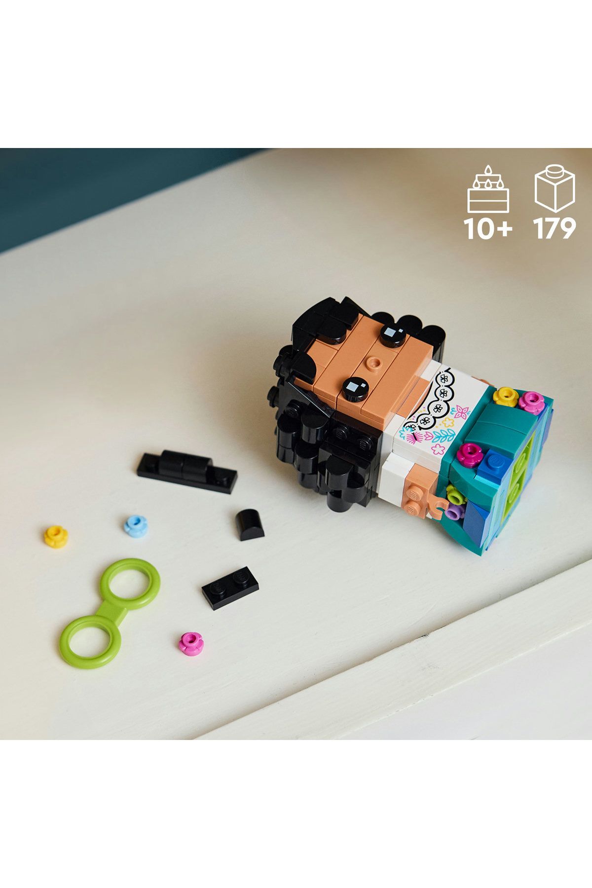 LEGO-Brickheadz 40753 - Mirabel and Madrigal Characters 6