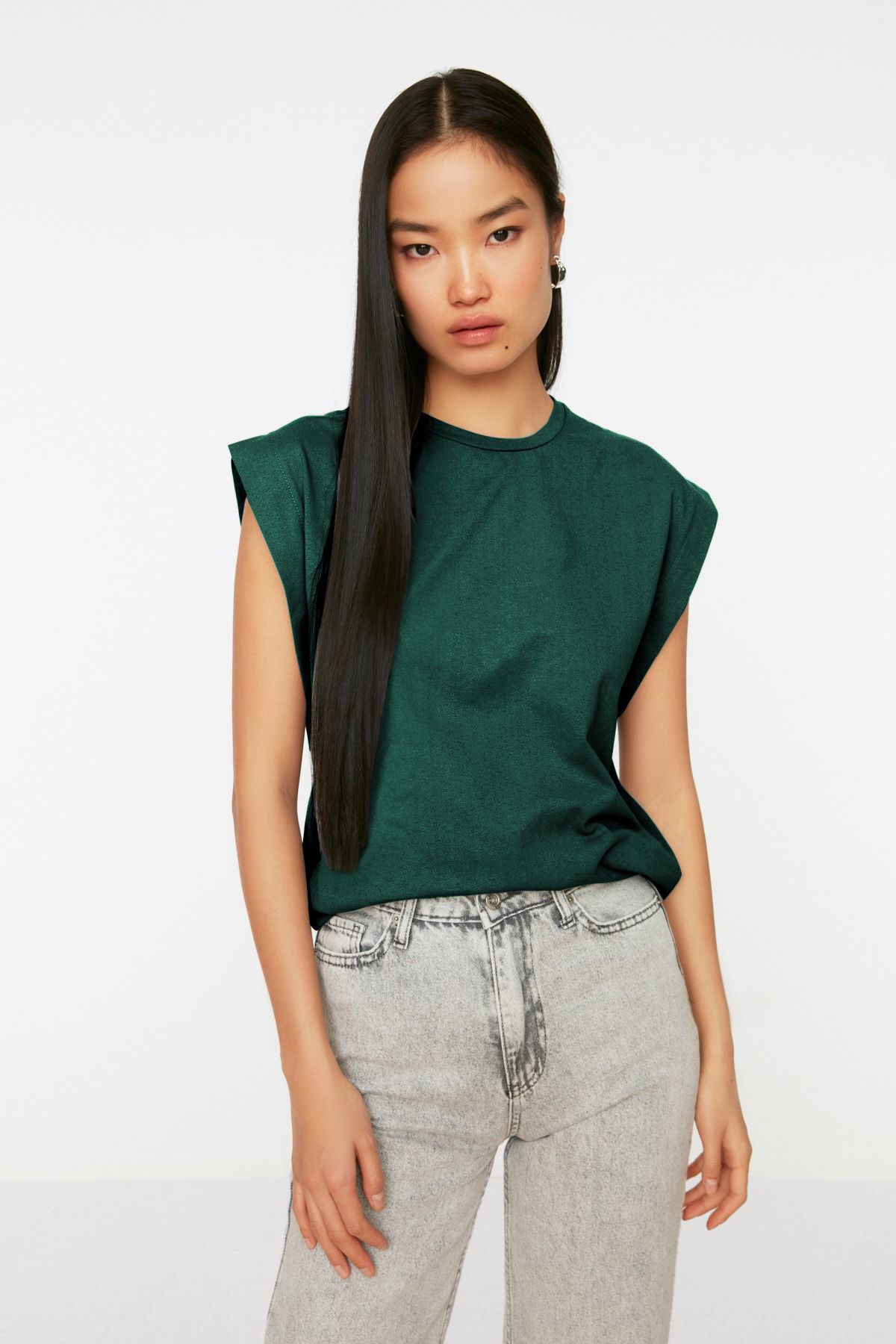 Trendyol Collection-Pletené tričko Basic Crew Neck – smaragdově zelené, 100% bavlna, vatovaný vzhled Twoss20Ts0021 2