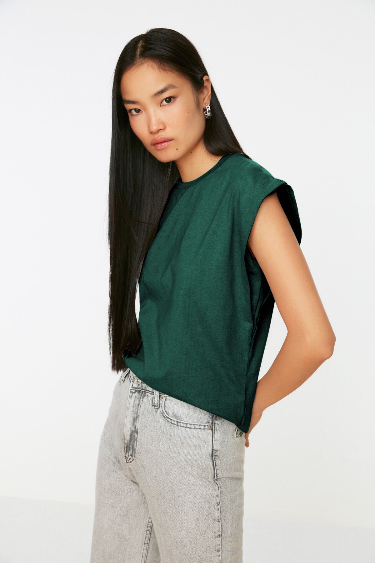Trendyol Collection-Pletené tričko Basic Crew Neck – smaragdově zelené, 100% bavlna, vatovaný vzhled Twoss20Ts0021 3