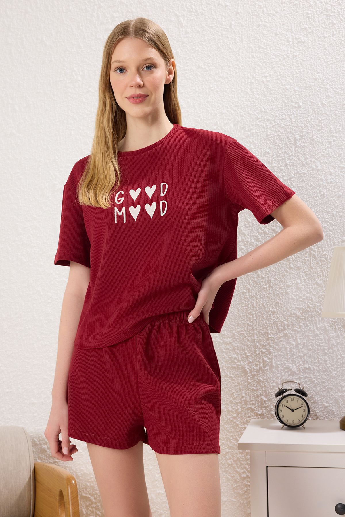 Trendyol Collection Zestaw Piżamowy Z Krótkimi Spodenkami W Kolorze Czerwonym Z Nadrukiem Waflowym - Thmss25pt00352 Kobieta - L