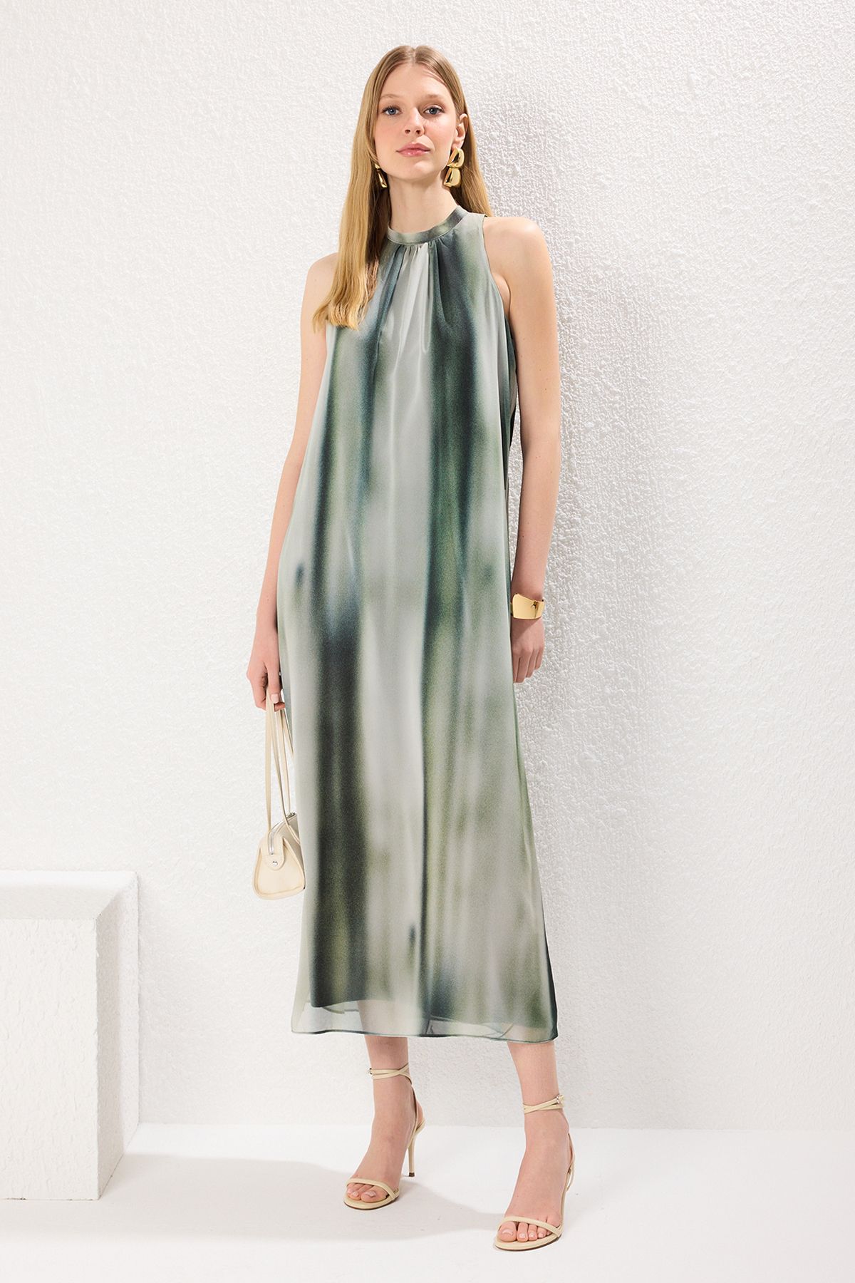 Trendyol Collection Zelené abstraktní Maxi tkané šaty rovného střihu TWOSS25EL00408