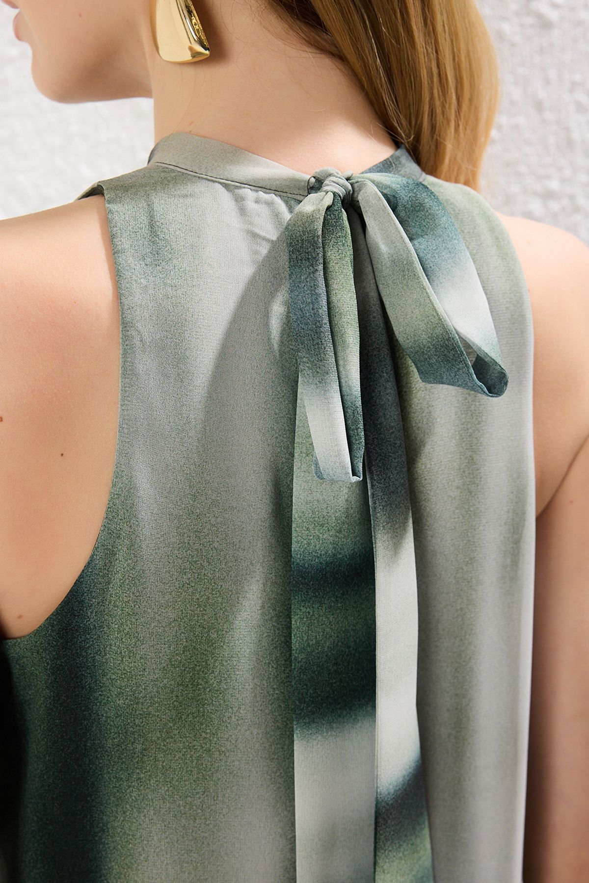 Trendyol Collection-Grünes, abstraktes, gemustertes, gerade geschnittenes Maxi-Webkleid mit Schnürdetail TWOSS25EL00408 3