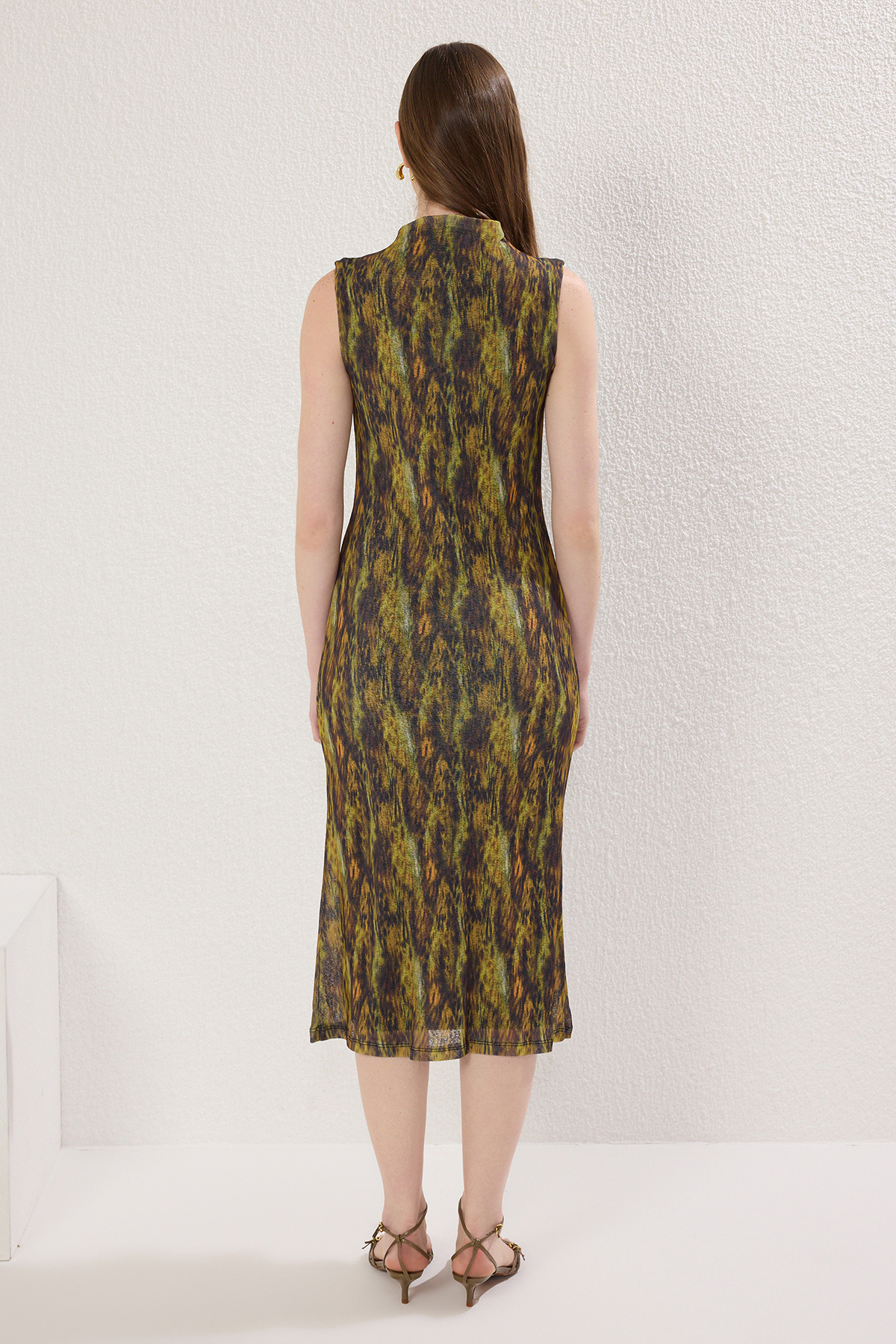 Trendyol Collection-Rochie creion midi tricotată elastică, multicoloră, cu guler în picioare, cu mâneci zero TWOSS24EL00678 5
