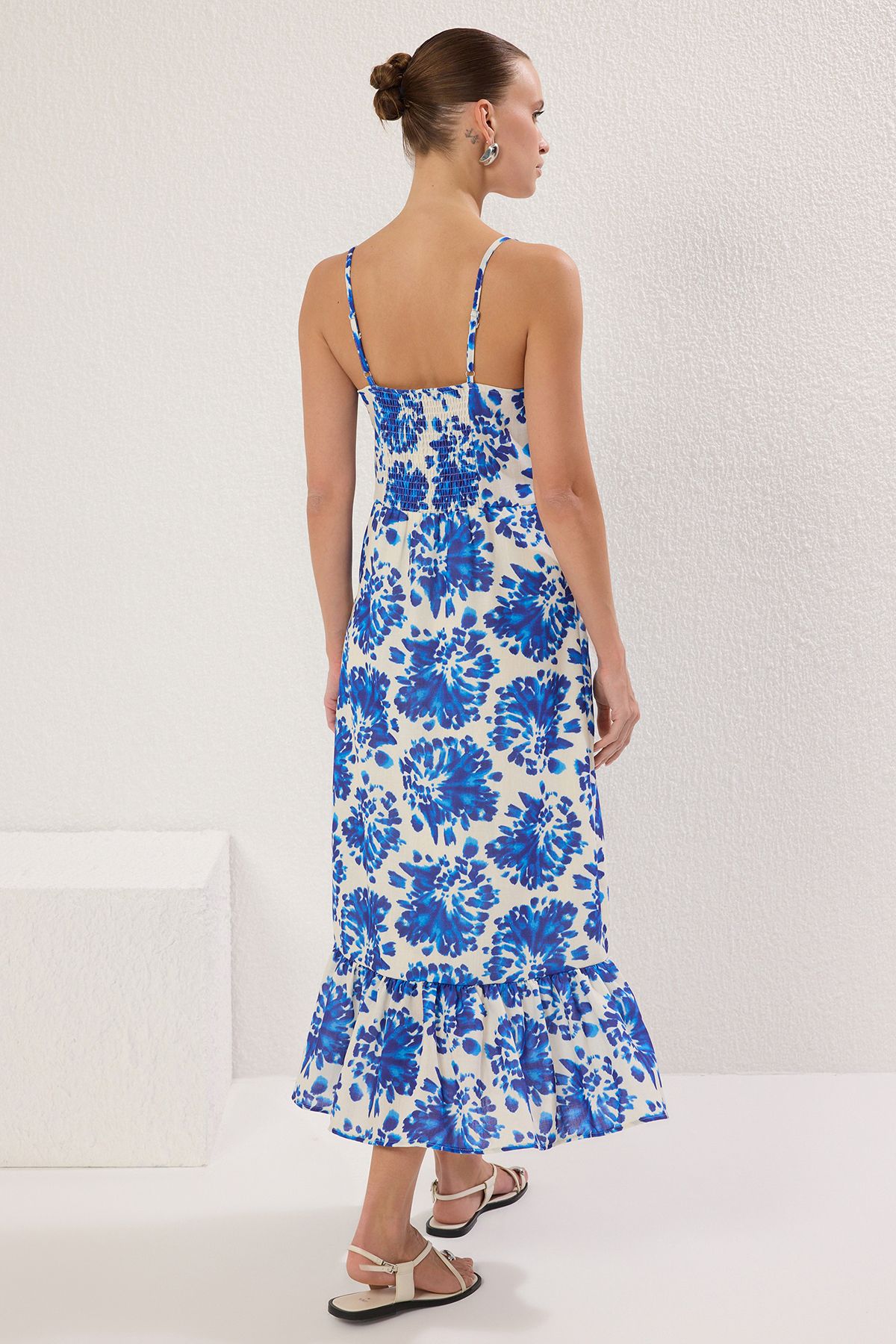 Trendyol Collection-Rochie țesătă cu aspect floral albastru cu aspect de in, cu detaliu de curea maxi TWOSS25EL00045 4