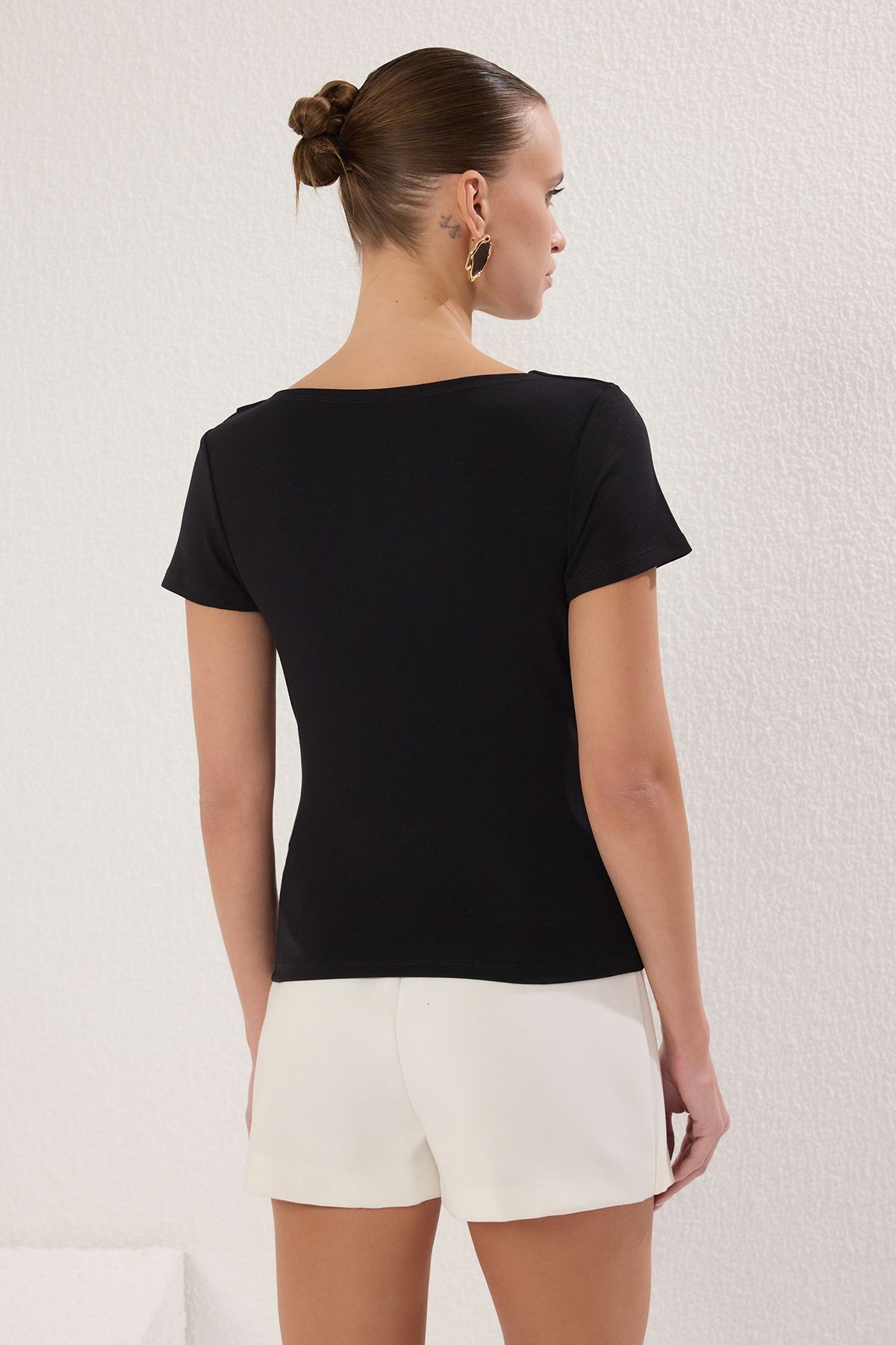 Trendyol Collection-Schwarze, drapierte, detaillierte Strickbluse – TWOSS25BZ00278 4