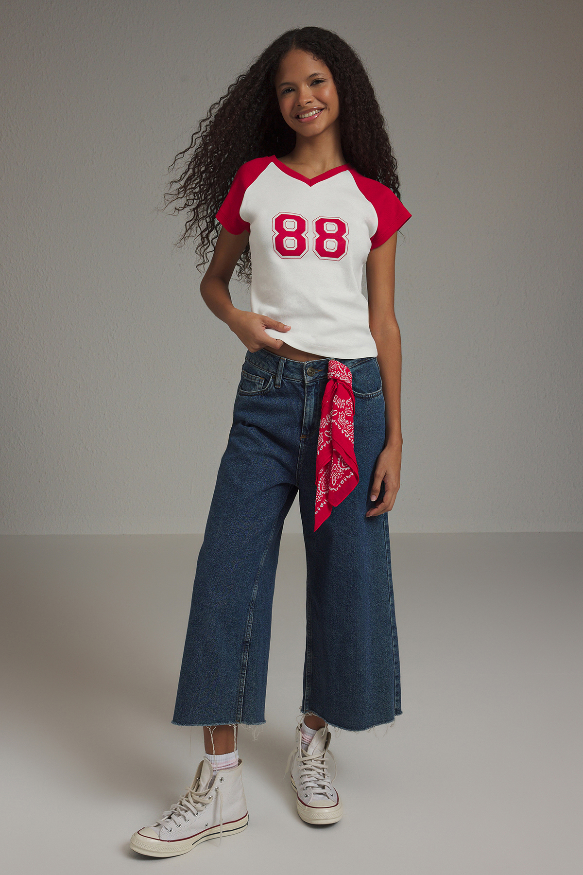 Trendyolmilla  Ekru Renk Bloklu Slogan Baskılı Fitted/Vücuda Oturan Örme T-Shirt TWOSS25TS00096 - Görsel 2