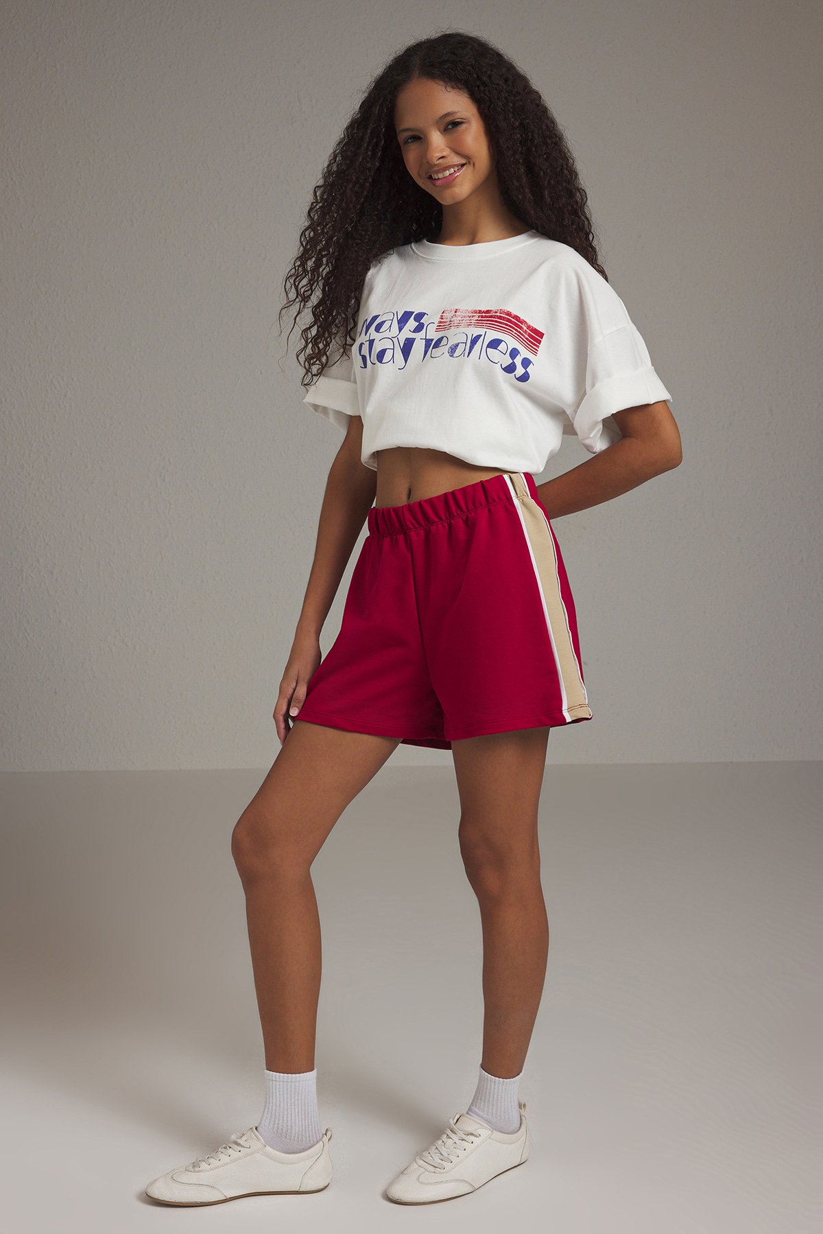 Trendyolmilla  Bordo Renk Bloklu Mini Esnek Örme Şort & Bermuda TWOSS25SR00063