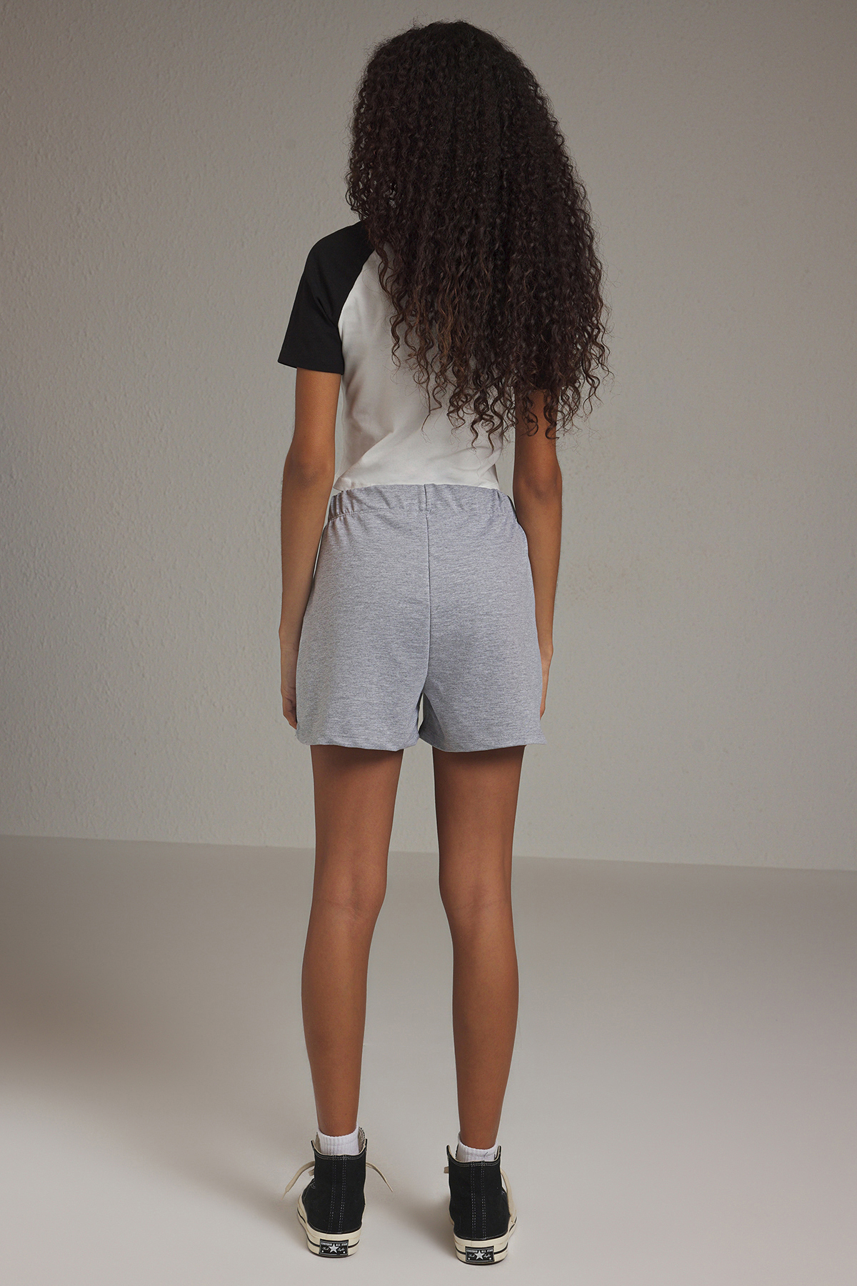 Trendyolmilla  Gri Melanj Renk Bloklu Mini Şort & Bermuda TWOSS25SR00063 - Görsel 4