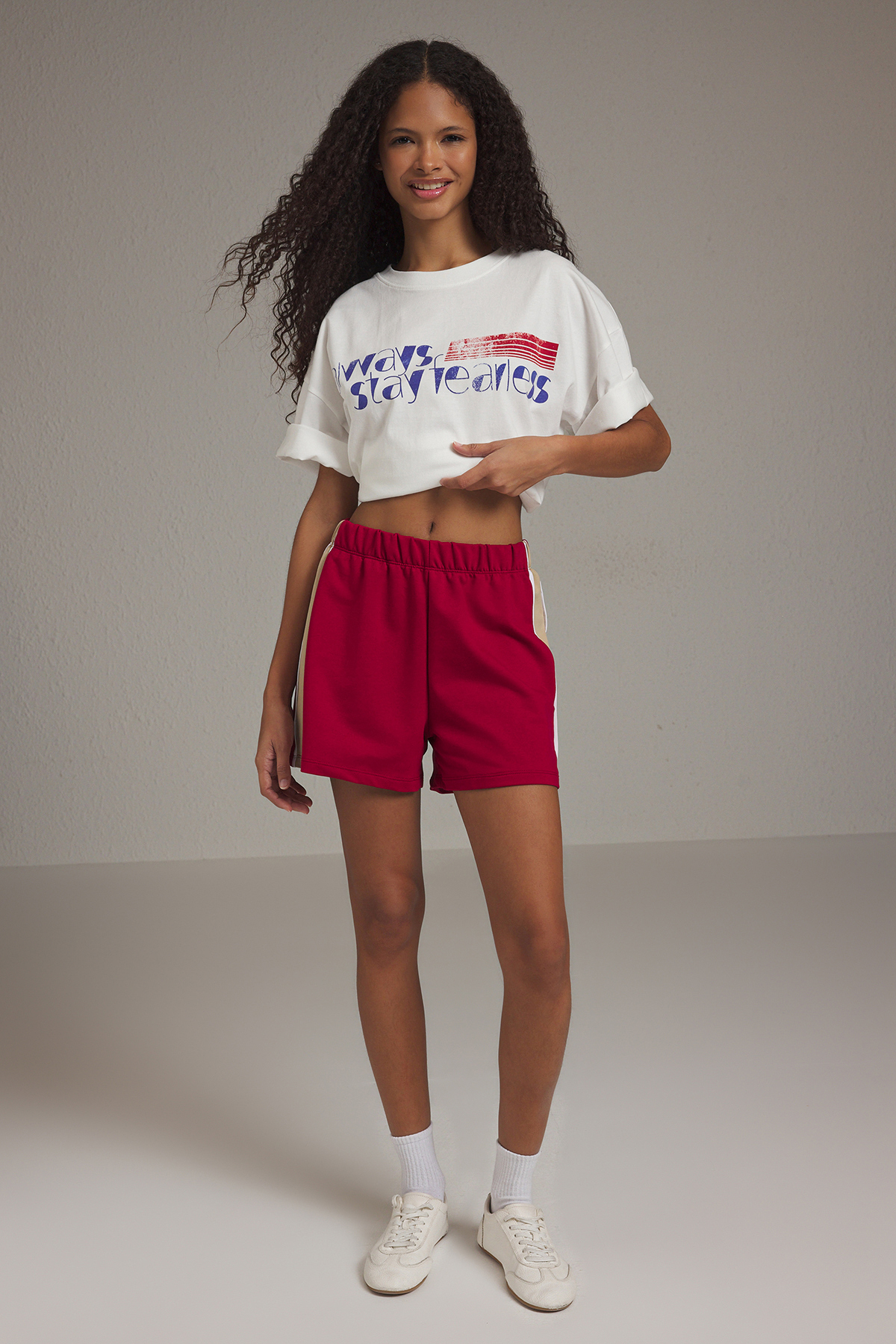 Trendyolmilla  Bordo Renk Bloklu Mini Esnek Örme Şort & Bermuda TWOSS25SR00063 - Görsel 2