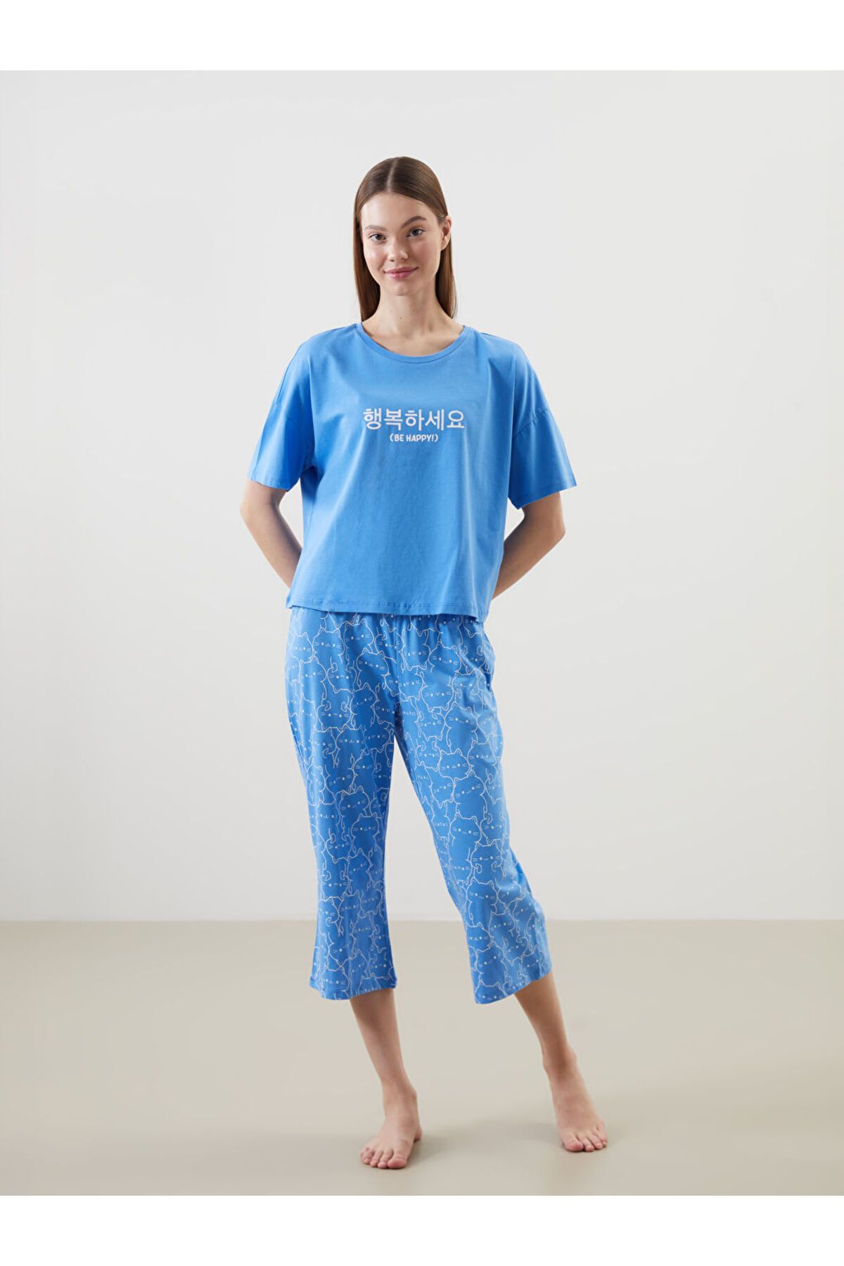 LC Waikiki Yeni Sezon Bisiklet Yaka Baskili Kadin Kaprili Pijama Takimi - S5CC80Z8